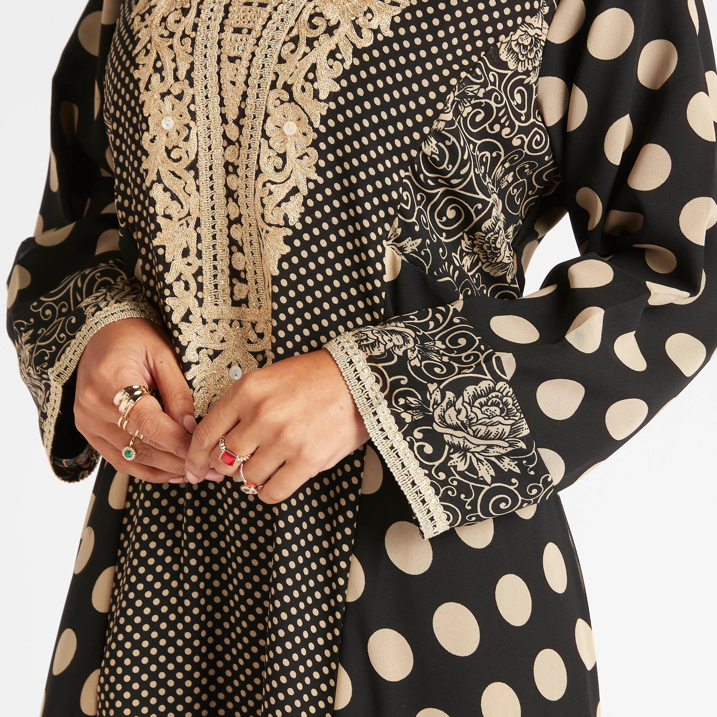 جلابية بطبعة منقطّة بطية صدر مطرزة وأزرار-women-arabicclothing-abayas-image-7