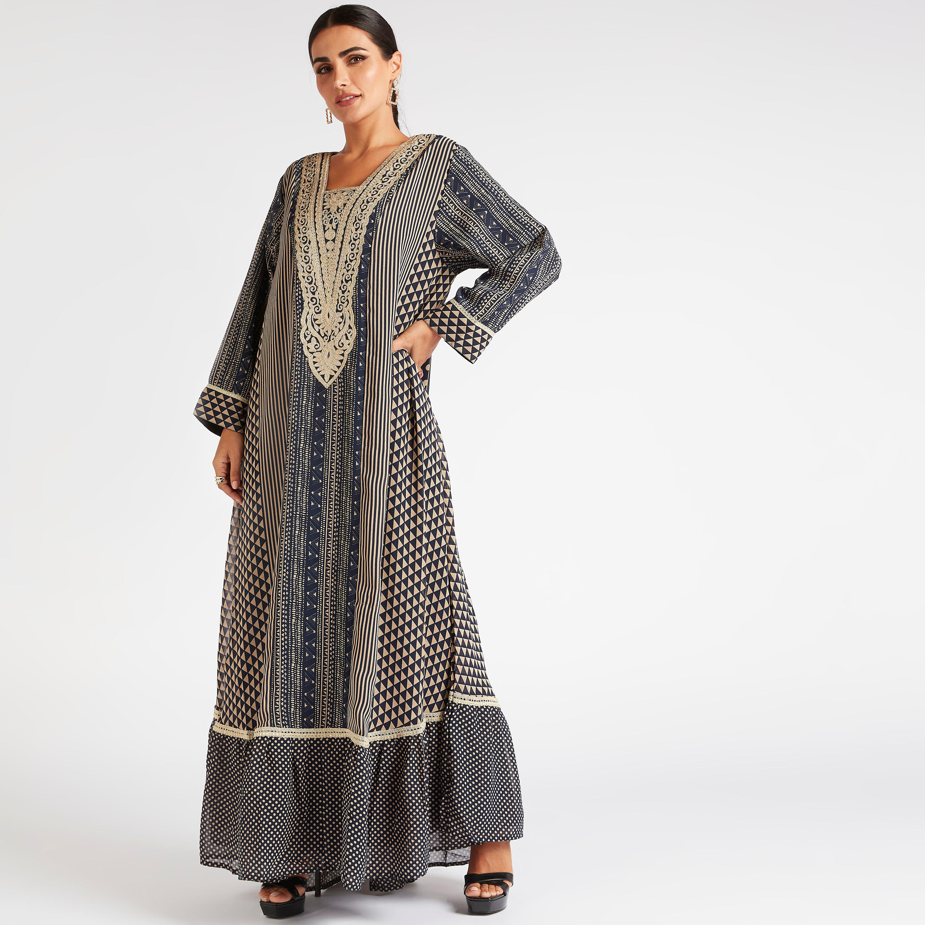 جلابية إية لاين بطبعات وياقة مطرّزة-women-arabicclothing-abayas-image-2