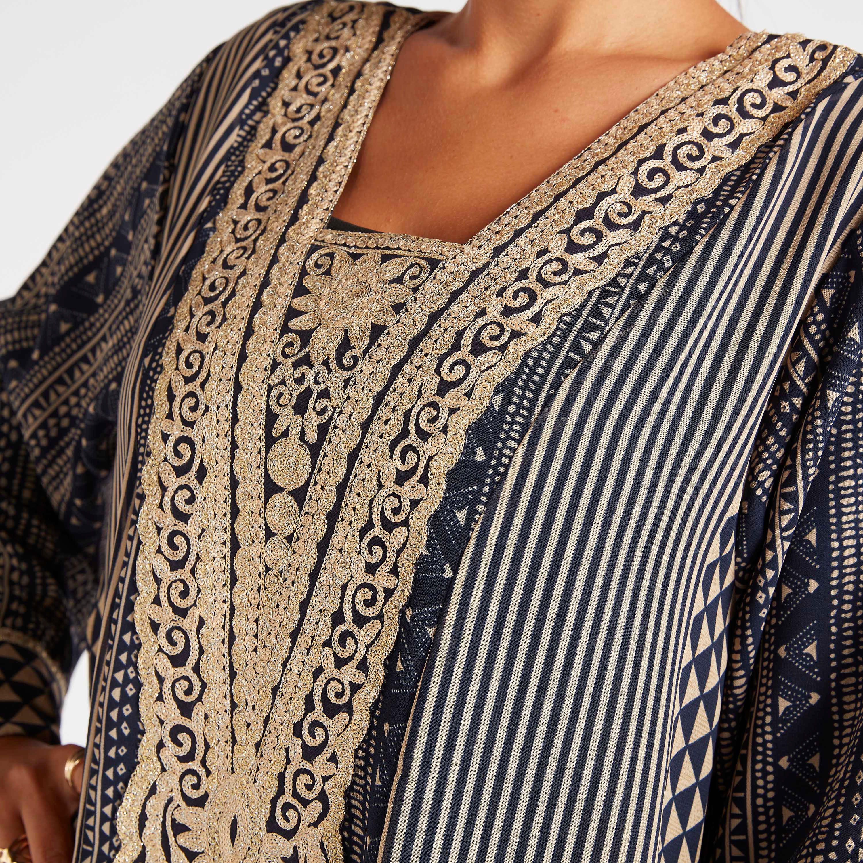 جلابية إية لاين بطبعات وياقة مطرّزة-women-arabicclothing-abayas-image-3