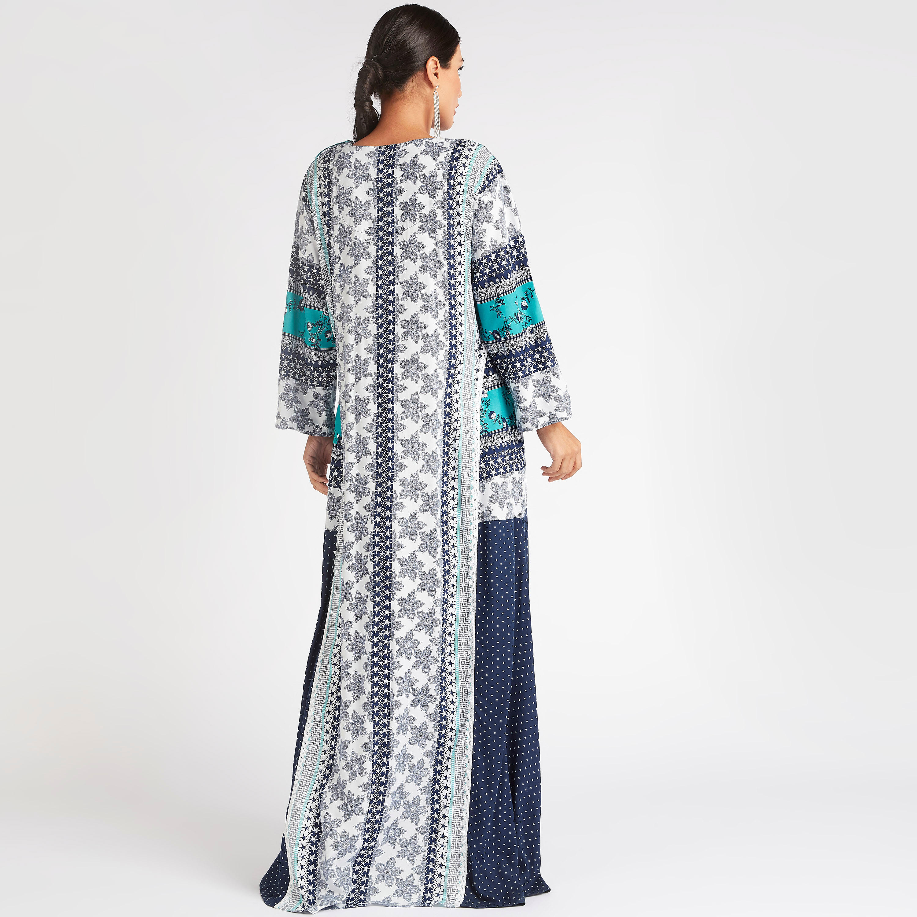 جلابية منقّطة بنقشة الزهور مع طية صدر مطرزة-women-arabicclothing-abayas-image-4