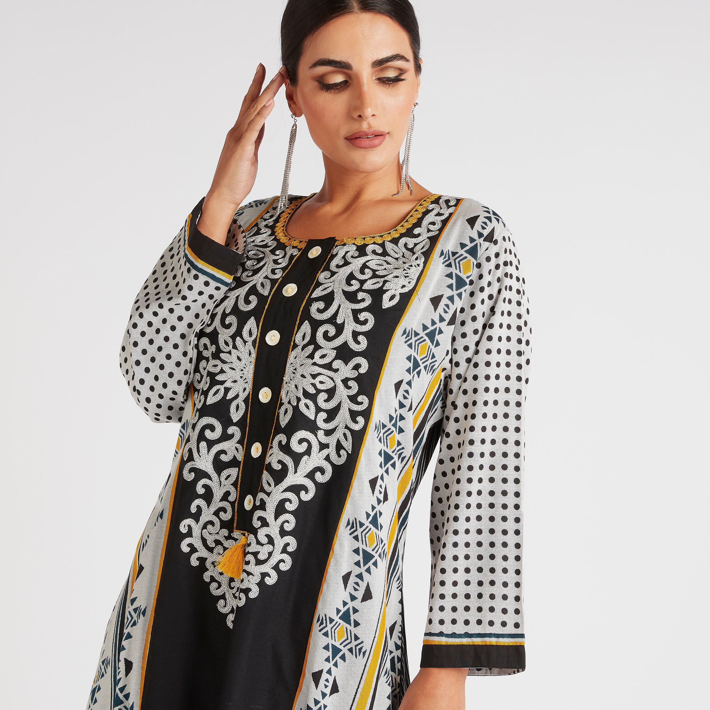عباية إيه لاين بطبعات وأكمام طويلة-women-arabicclothing-abayas-image-3