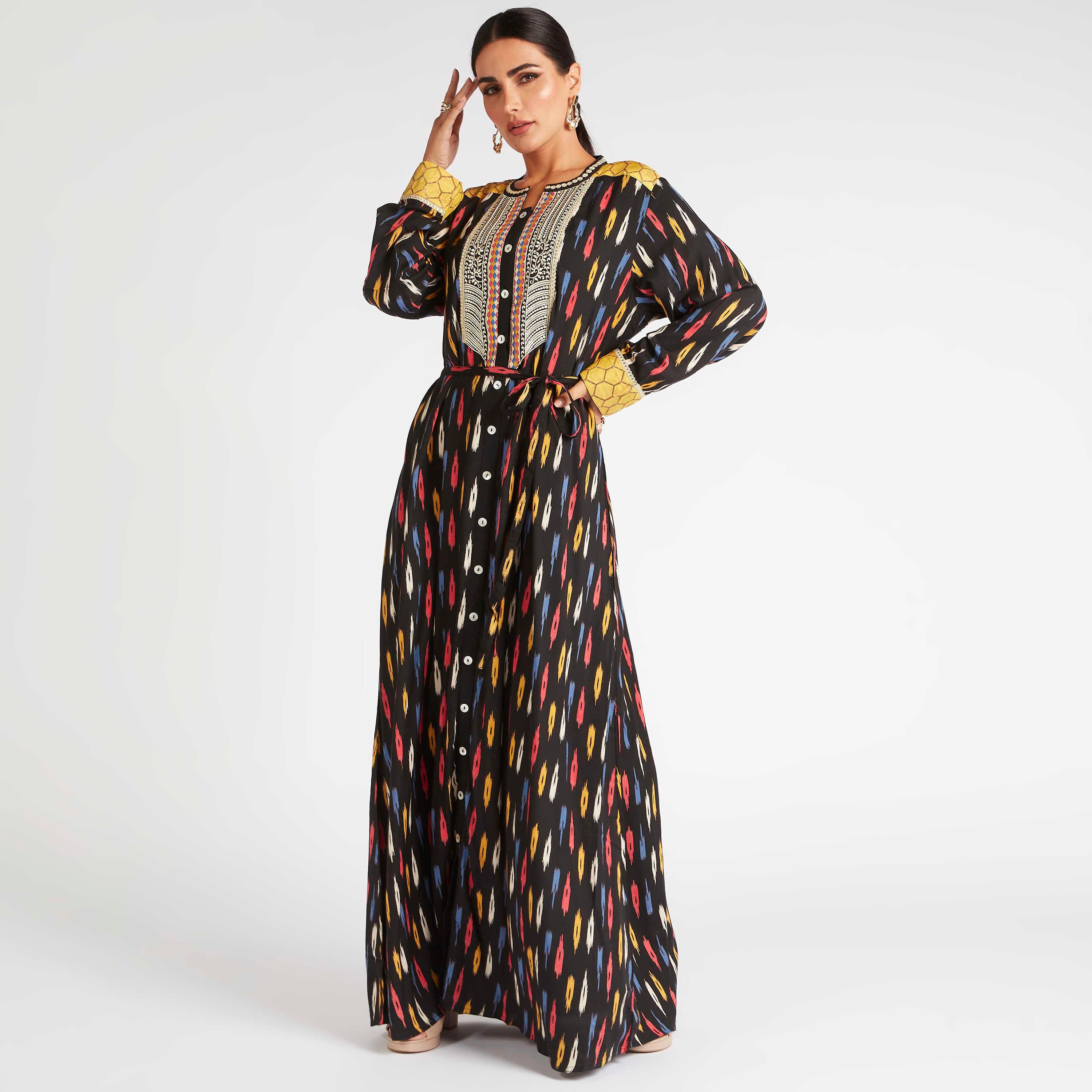 جلابية بطبعات وتفاصيل مطرزة-women-arabicclothing-abayas-image-1