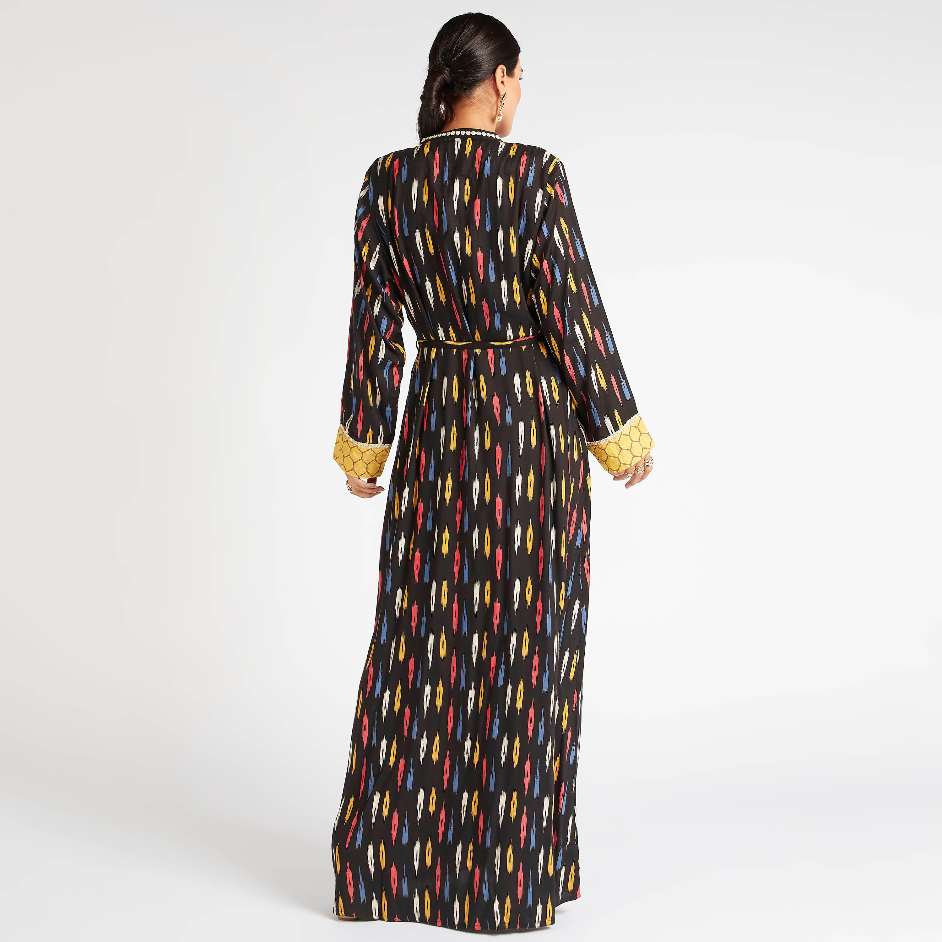 جلابية بطبعات وتفاصيل مطرزة-women-arabicclothing-abayas-image-4