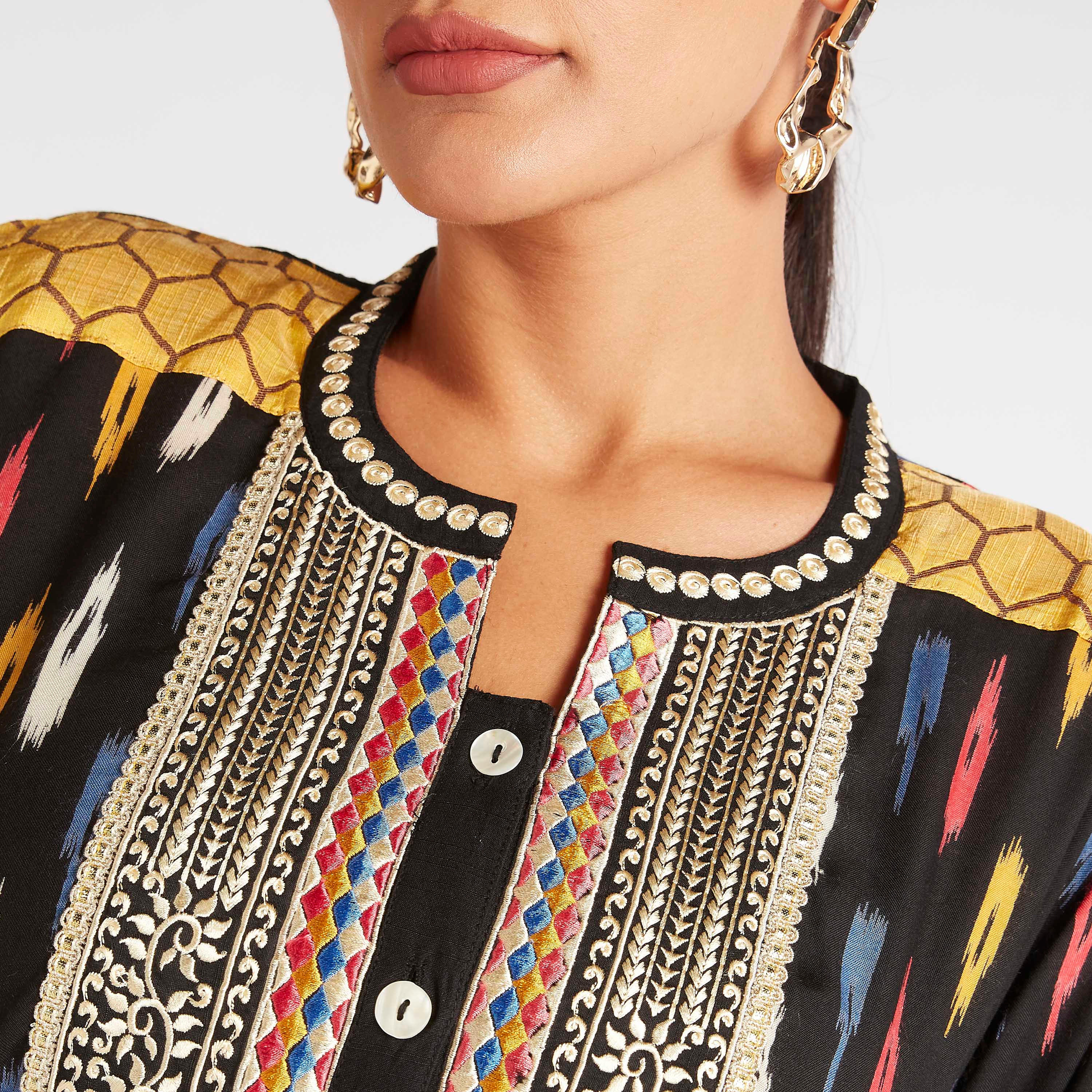 جلابية بطبعات وتفاصيل مطرزة-women-arabicclothing-abayas-image-6