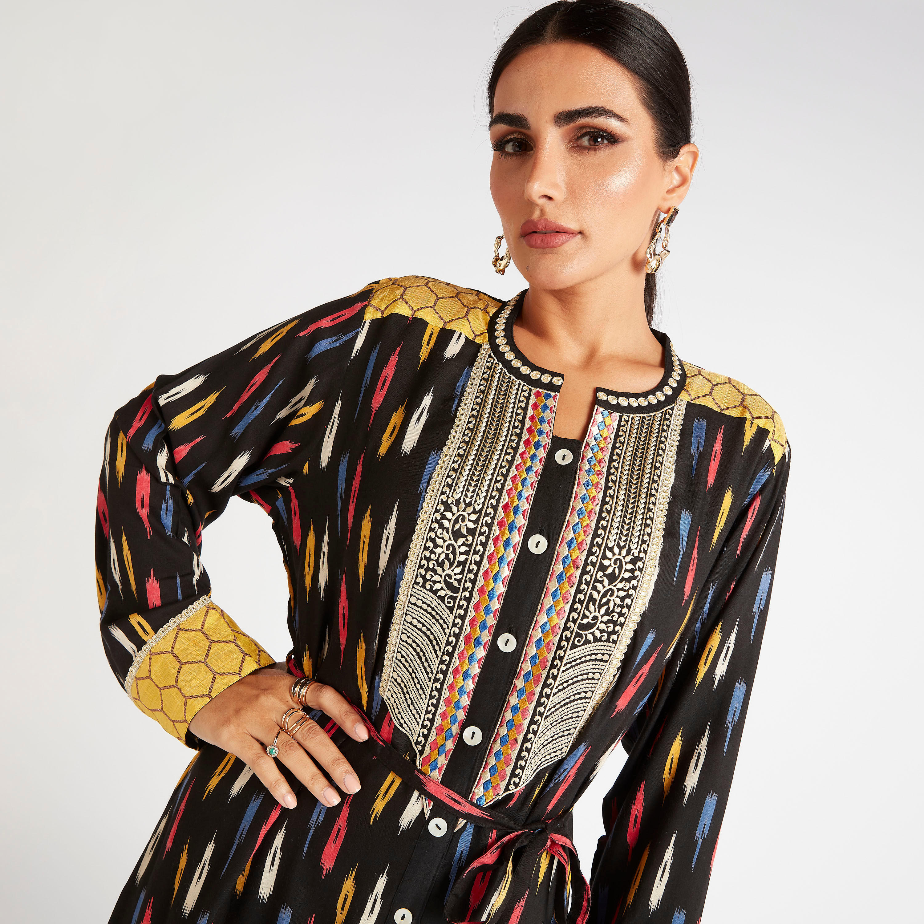 جلابية بطبعات وتفاصيل مطرزة-women-arabicclothing-abayas-image-7