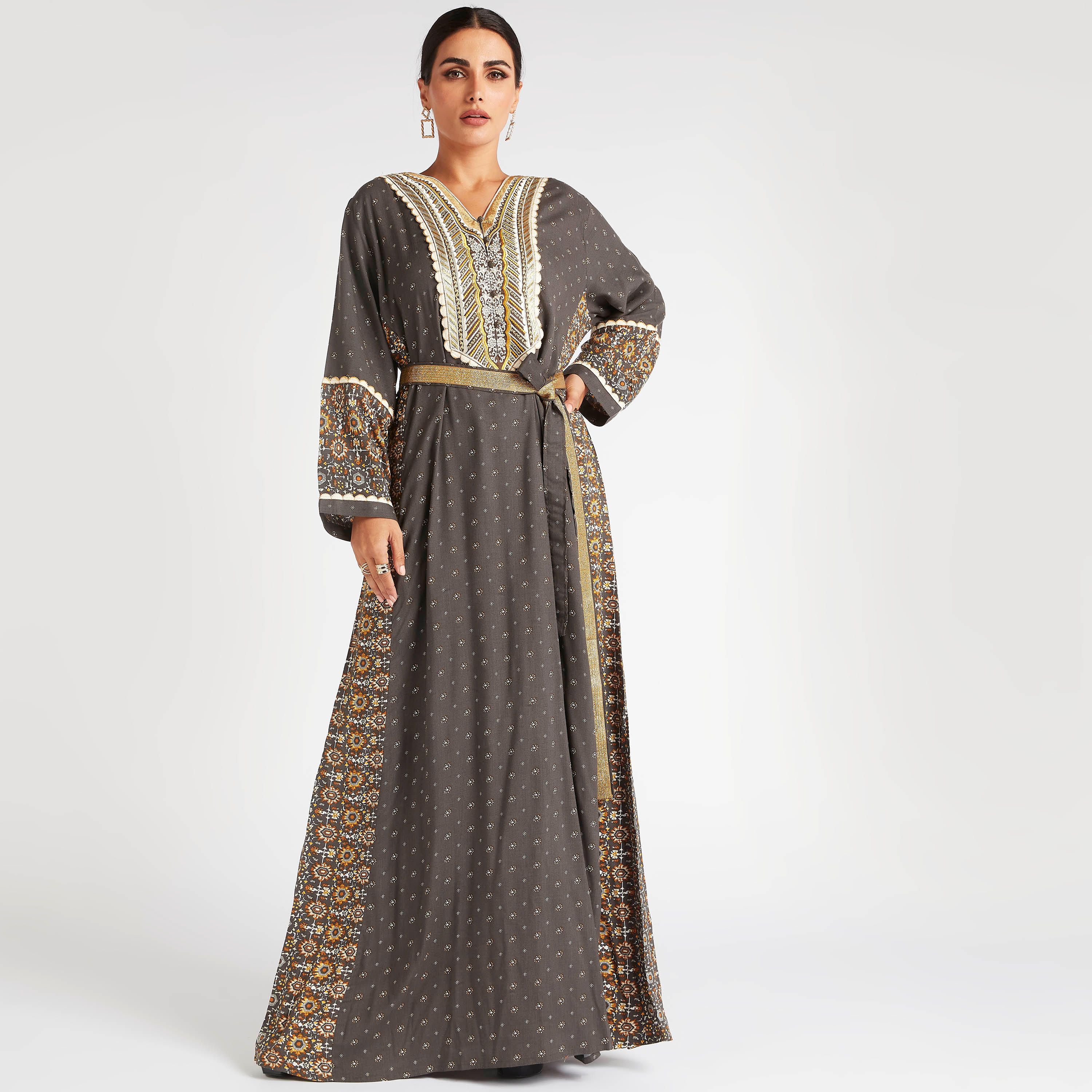 جلابية مطرزة إيه لاين بحزام ونقشة أزهار من عبايات-women-arabicclothing-abayas-image-1