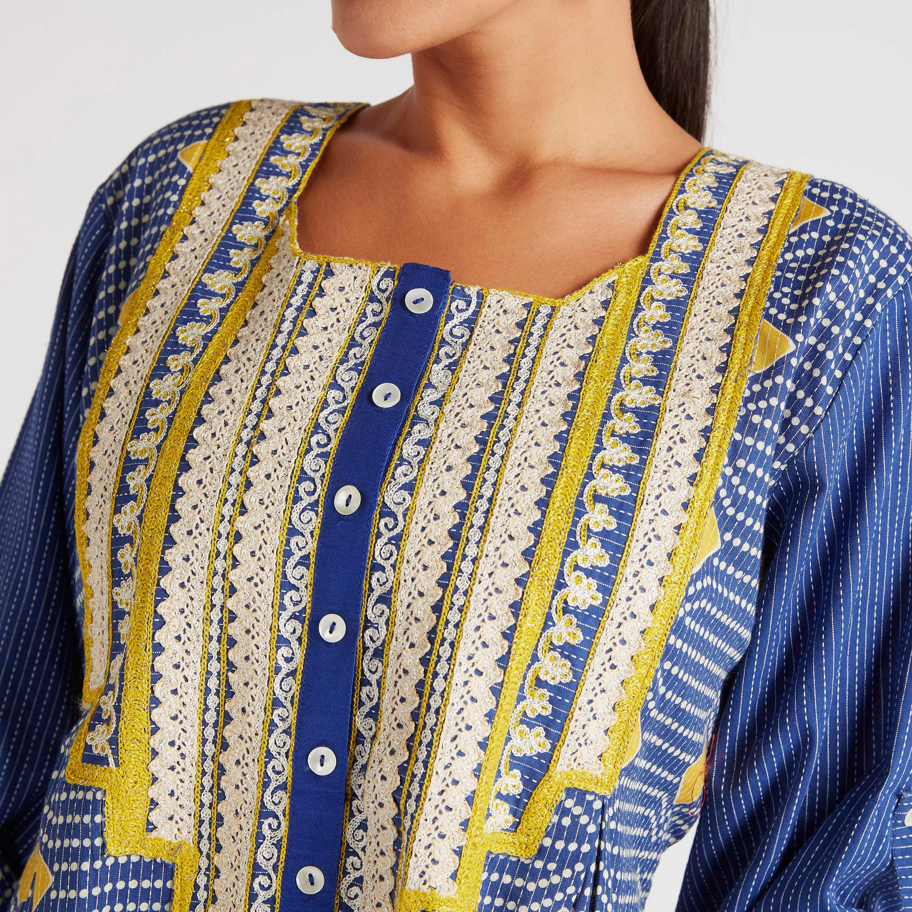 جلابية منقطّة ومطرزة بطبعات ألماس-women-arabicclothing-abayas-image-5