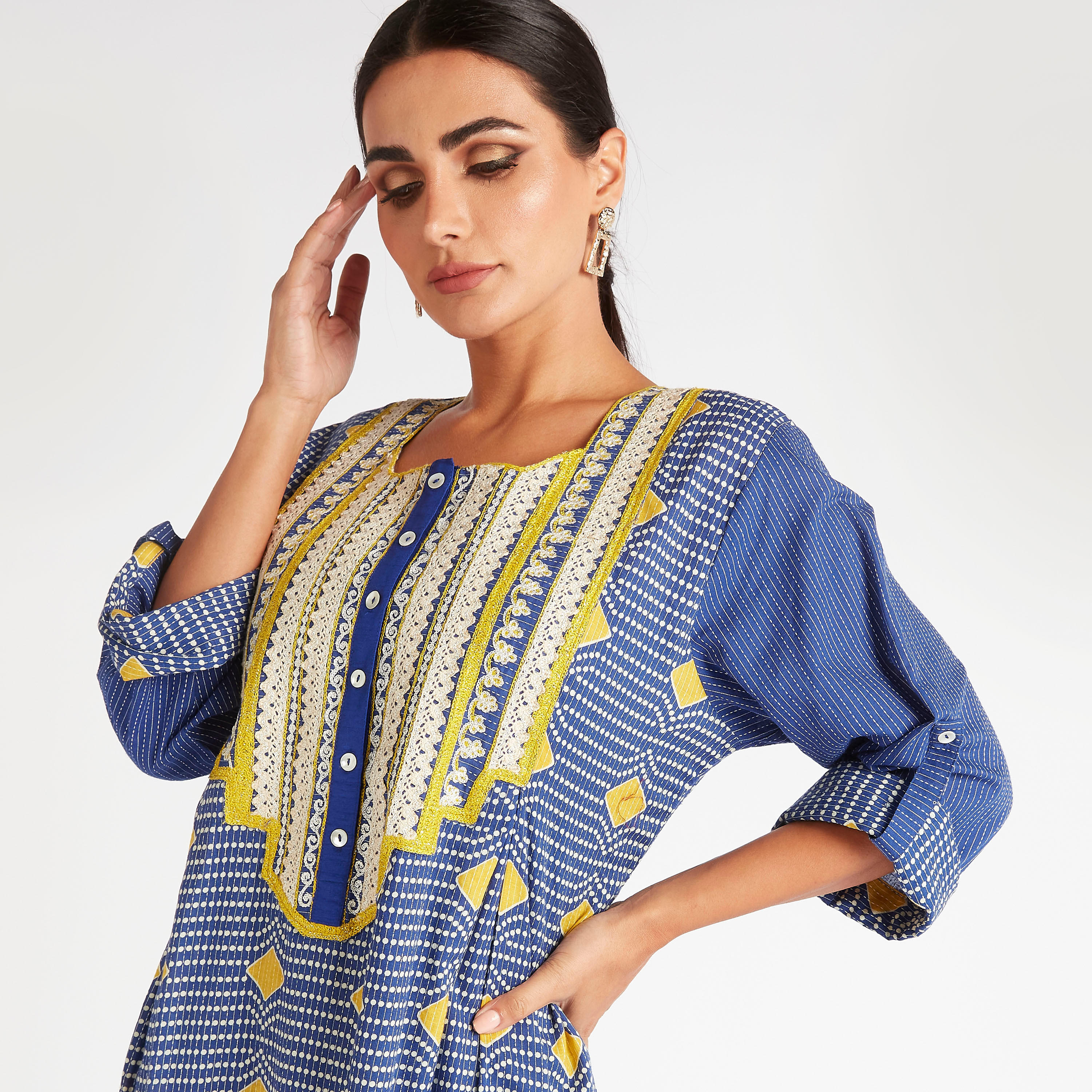 جلابية منقطّة ومطرزة بطبعات ألماس-women-arabicclothing-abayas-image-6