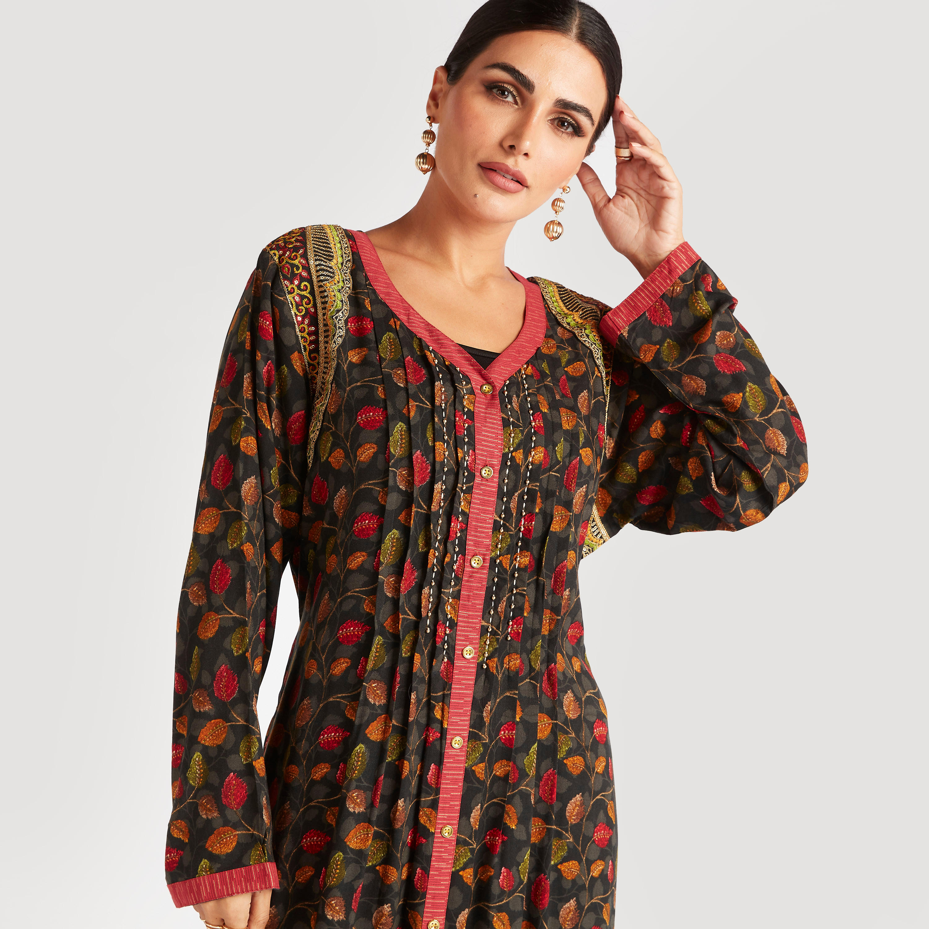 جلابية بتفاصيل مطرزة من عبايات-women-arabicclothing-abayas-image-2