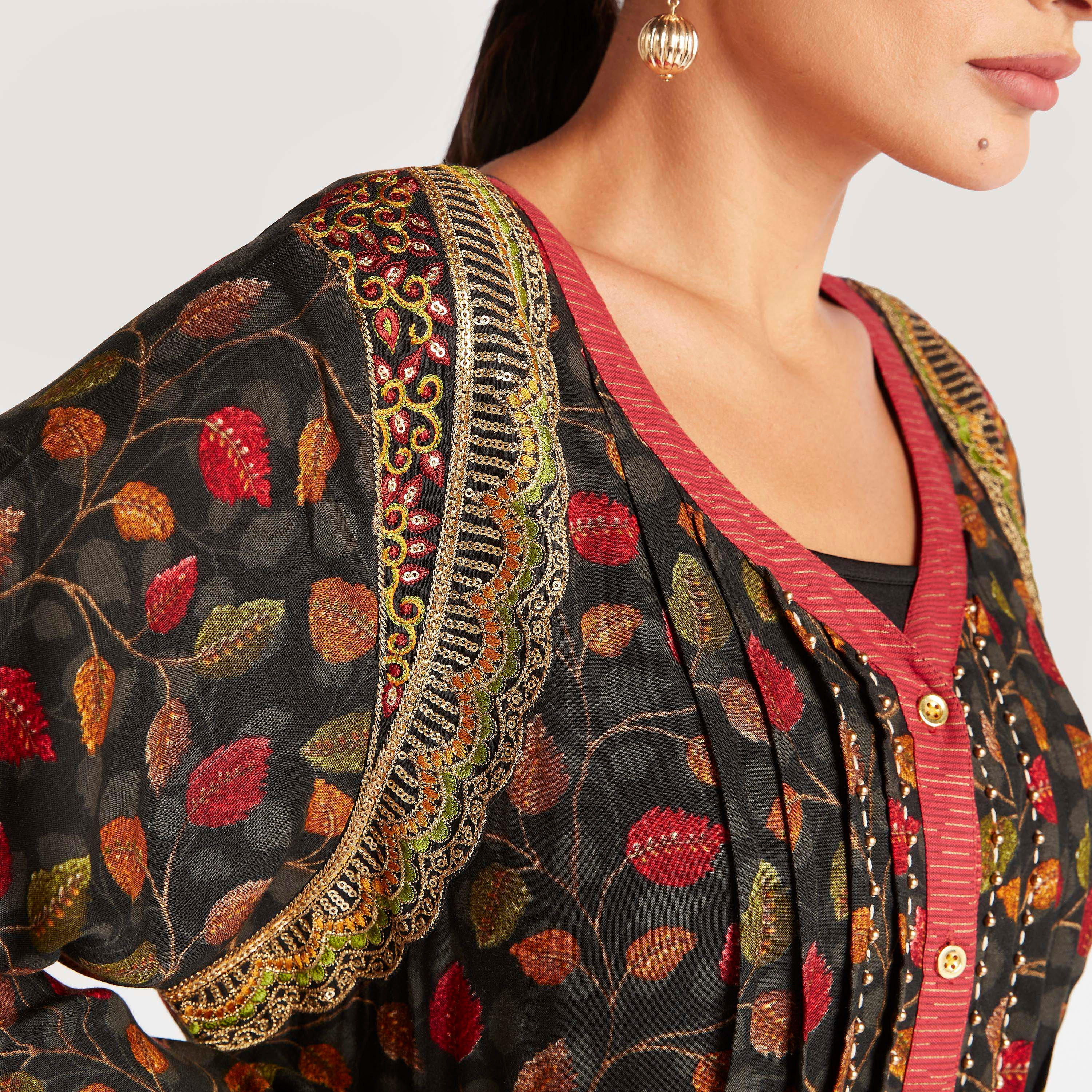 جلابية بتفاصيل مطرزة من عبايات-women-arabicclothing-abayas-image-5