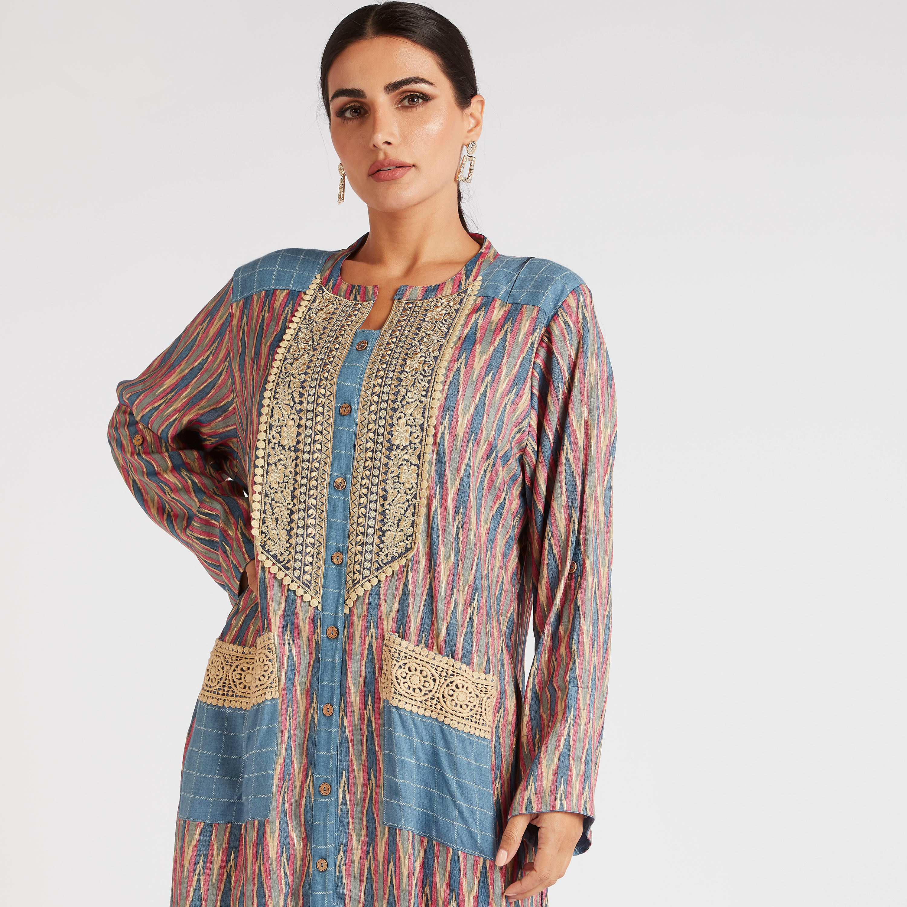 جلابية إيه لاين وتفاصيل مطرزة وطبعات من عبايات-women-arabicclothing-abayas-image-3