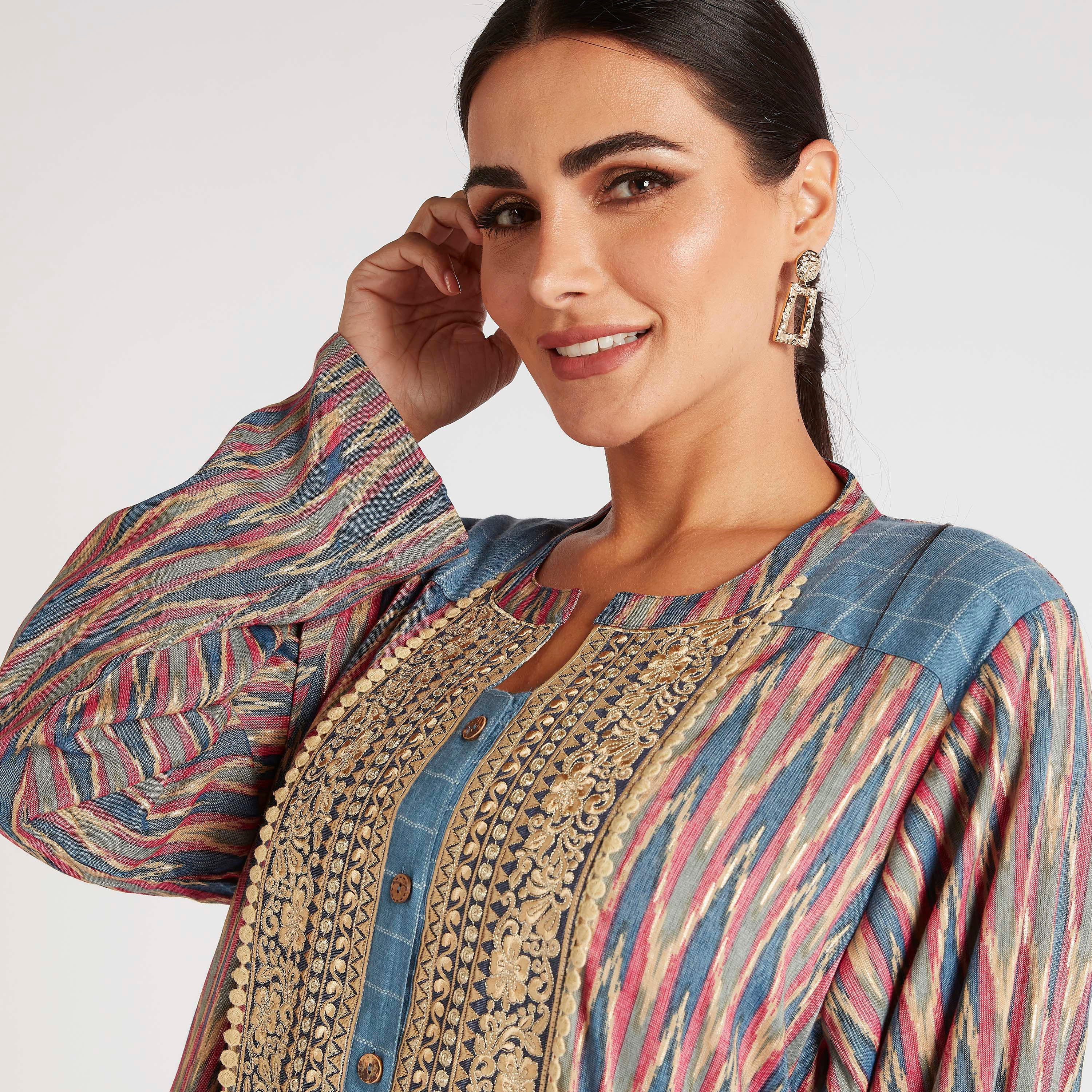 جلابية إيه لاين وتفاصيل مطرزة وطبعات من عبايات-women-arabicclothing-abayas-image-5