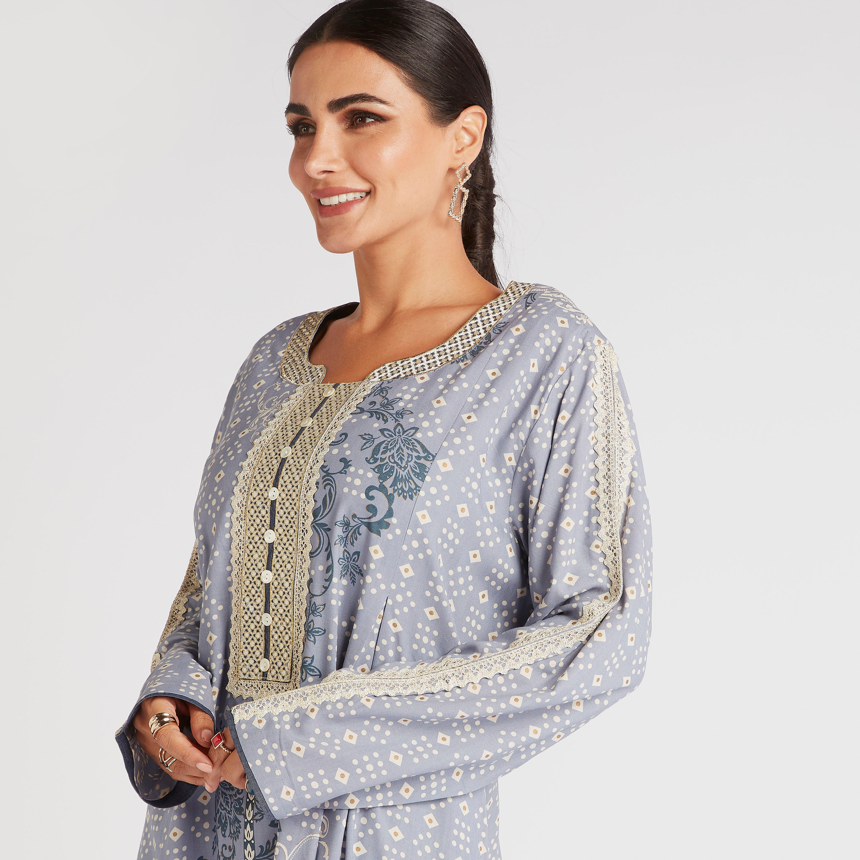 جلابية إيه لاين وتفاصيل مطرزة وكسرات من عبايات-women-arabicclothing-abayas-image-6