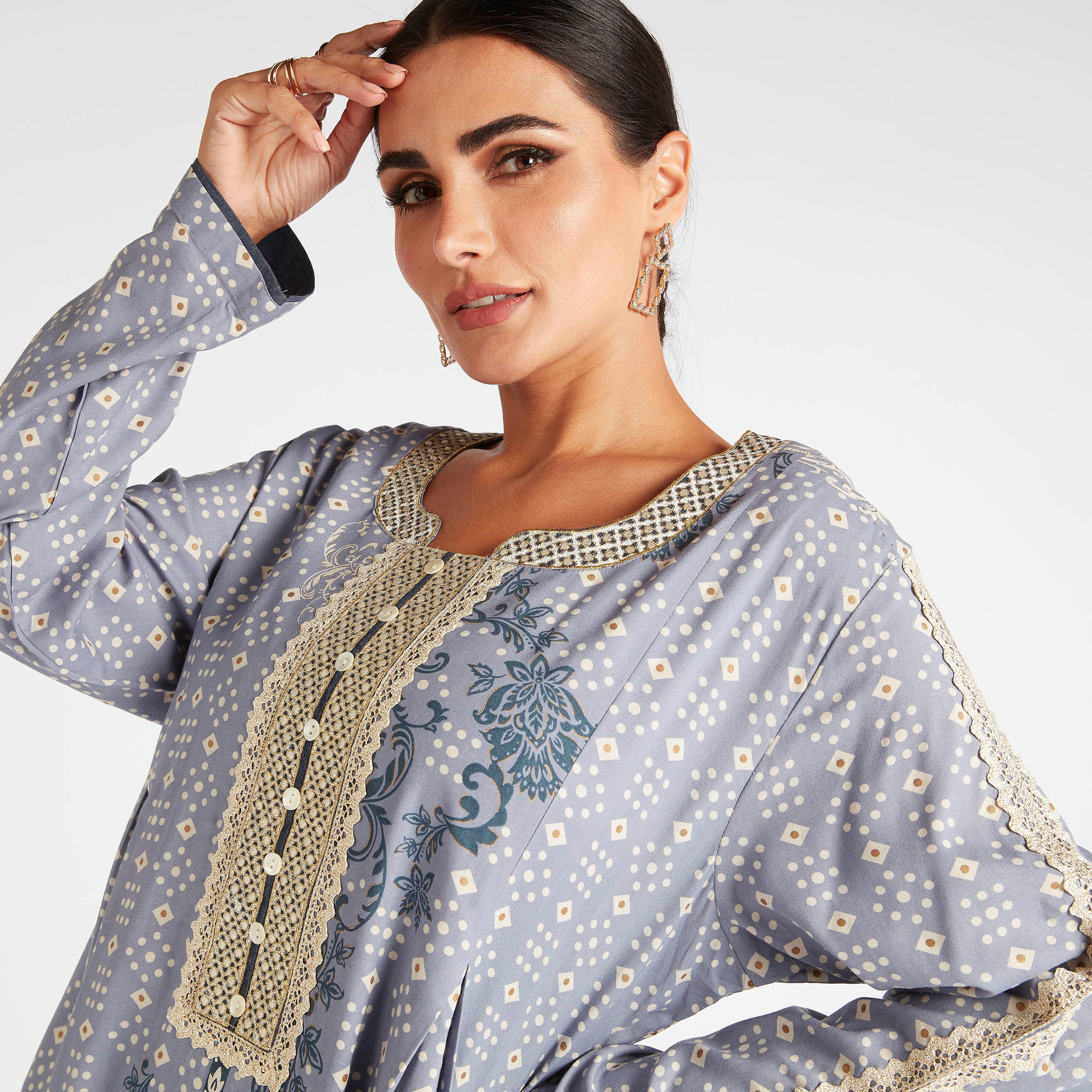 جلابية إيه لاين وتفاصيل مطرزة وكسرات من عبايات-women-arabicclothing-abayas-image-7