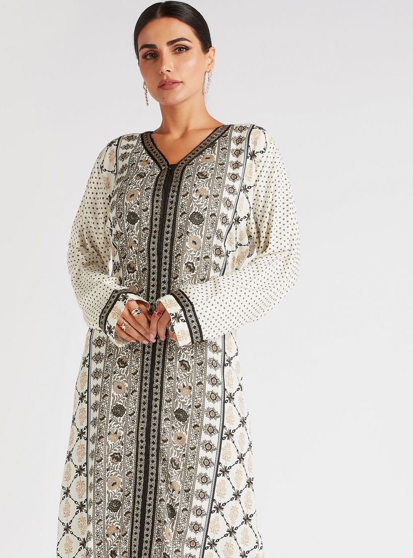 جلابية بياقة على شكل V وتفاصيل تطريز من عبايات-women-arabicclothing-abayas-image-2