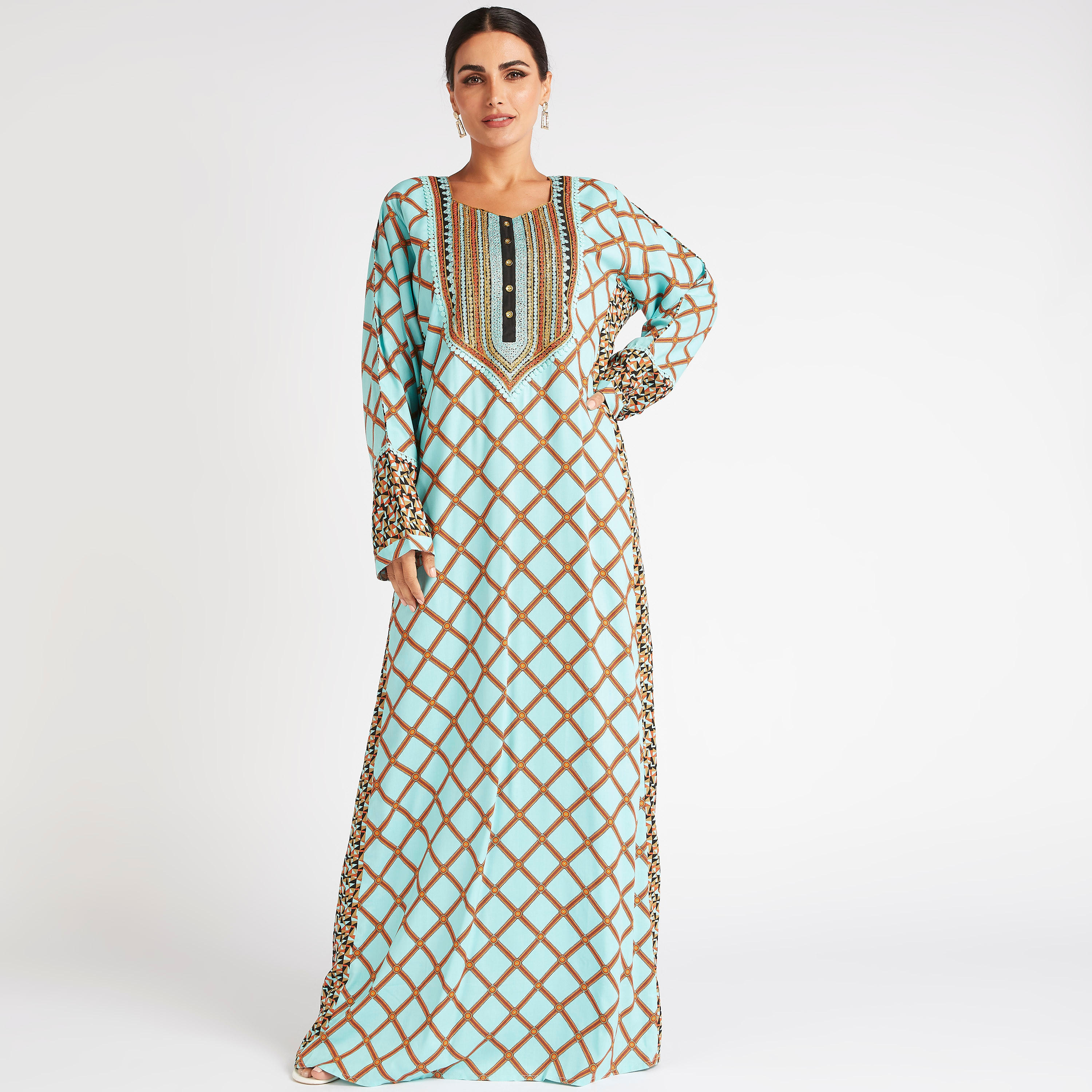 جلابية بياقة على شكل V وتفاصيل مطرزة من عبايات-women-arabicclothing-abayas-image-1