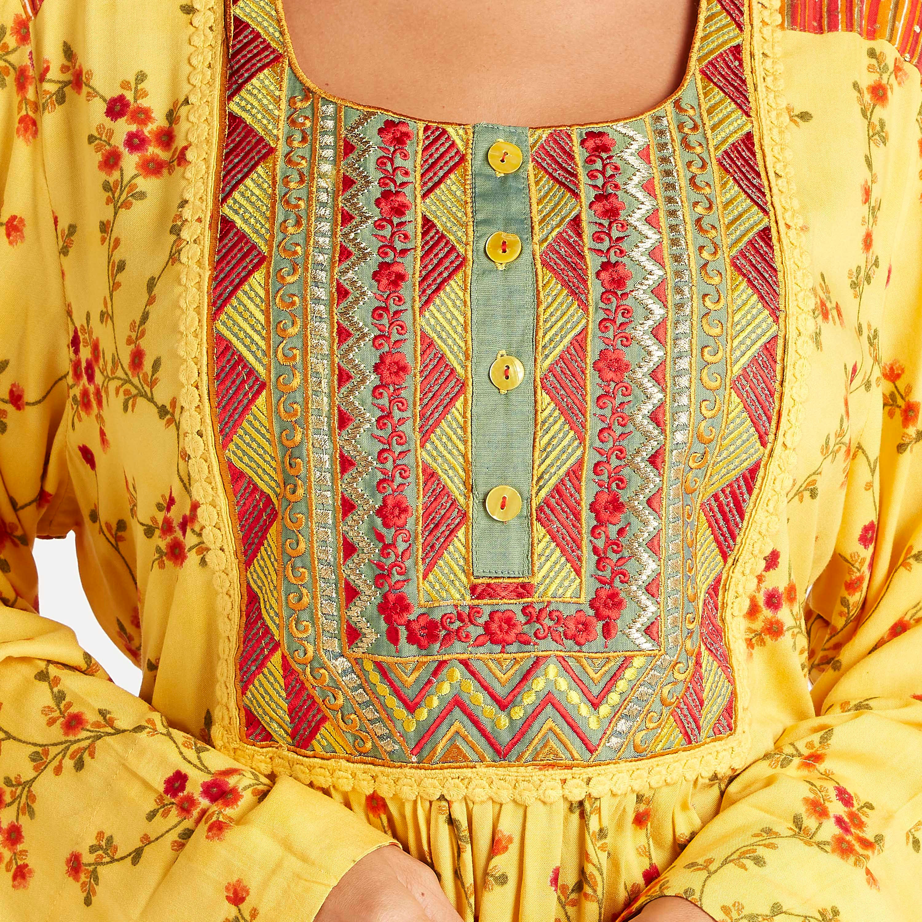جلابية مزينة بطبعات زهور مع ياقة مطرزة-women-arabicclothing-abayas-image-3