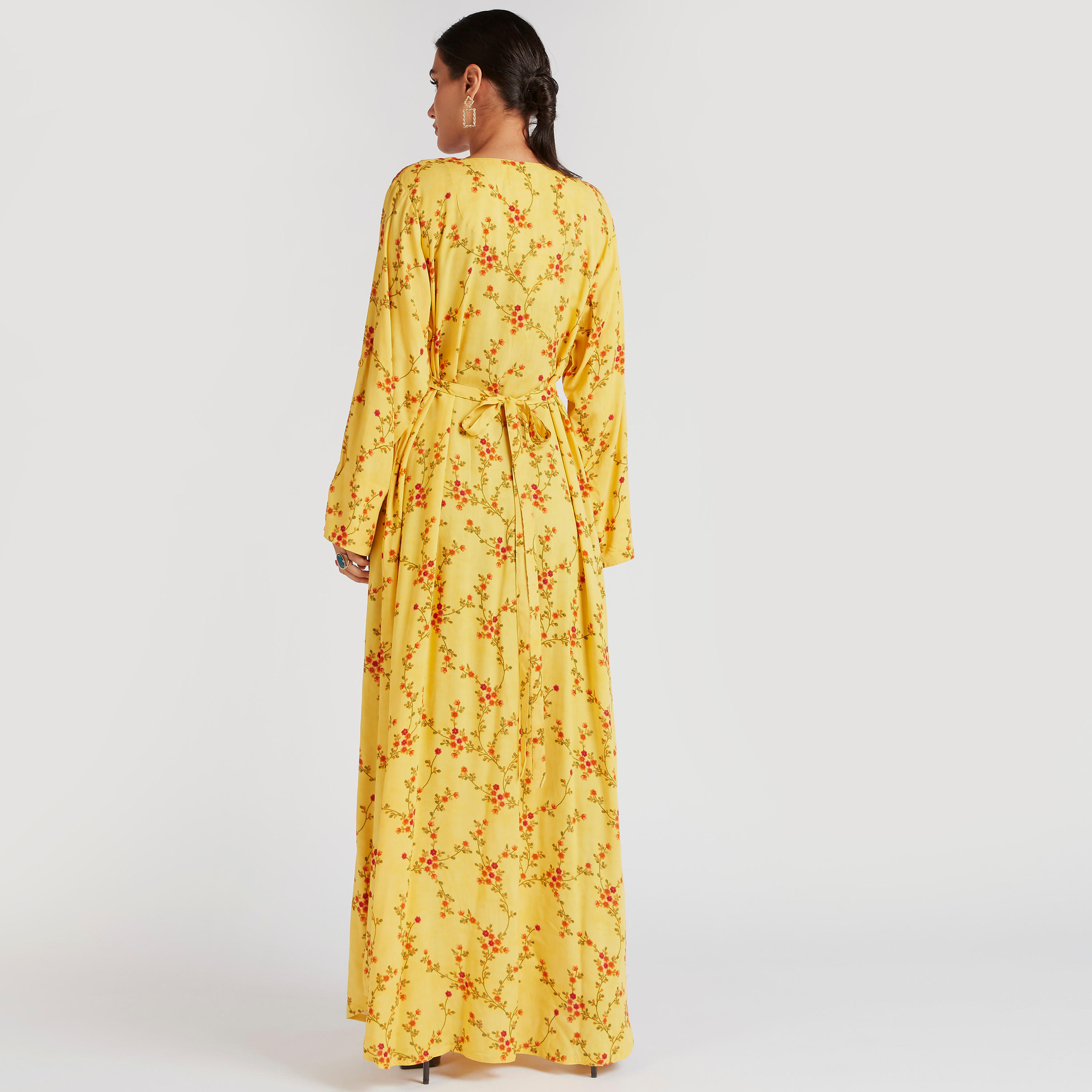 جلابية مزينة بطبعات زهور مع ياقة مطرزة-women-arabicclothing-abayas-image-4