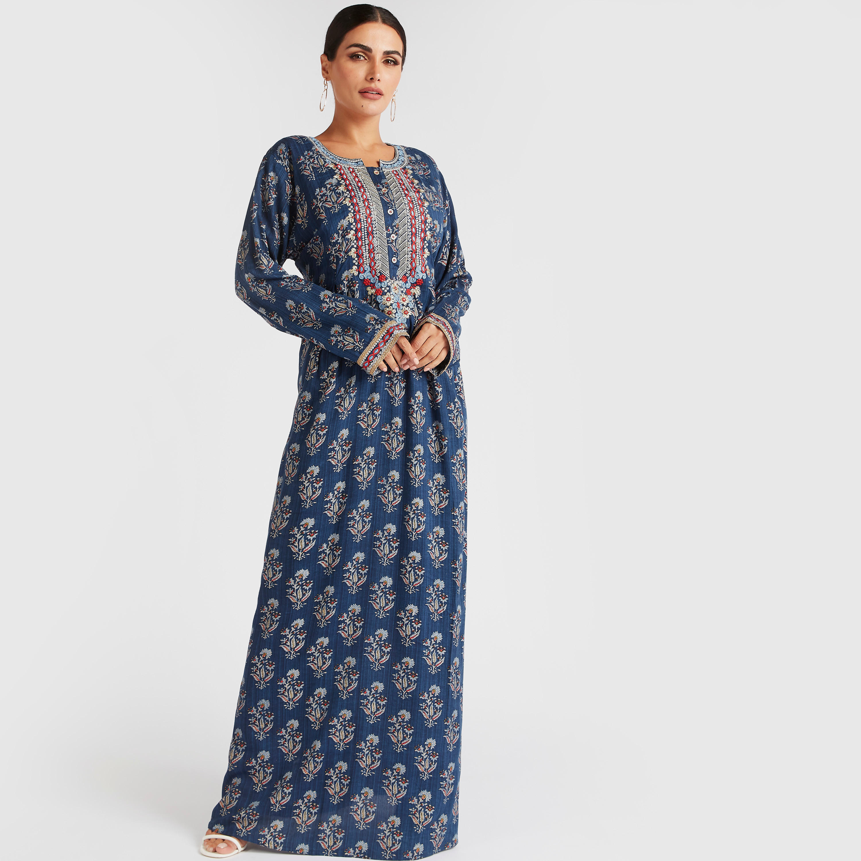 بلوزة بطبعات أزهار وياقة مطرزة بأكمام طويلة-women-arabicclothing-abayas-image-1