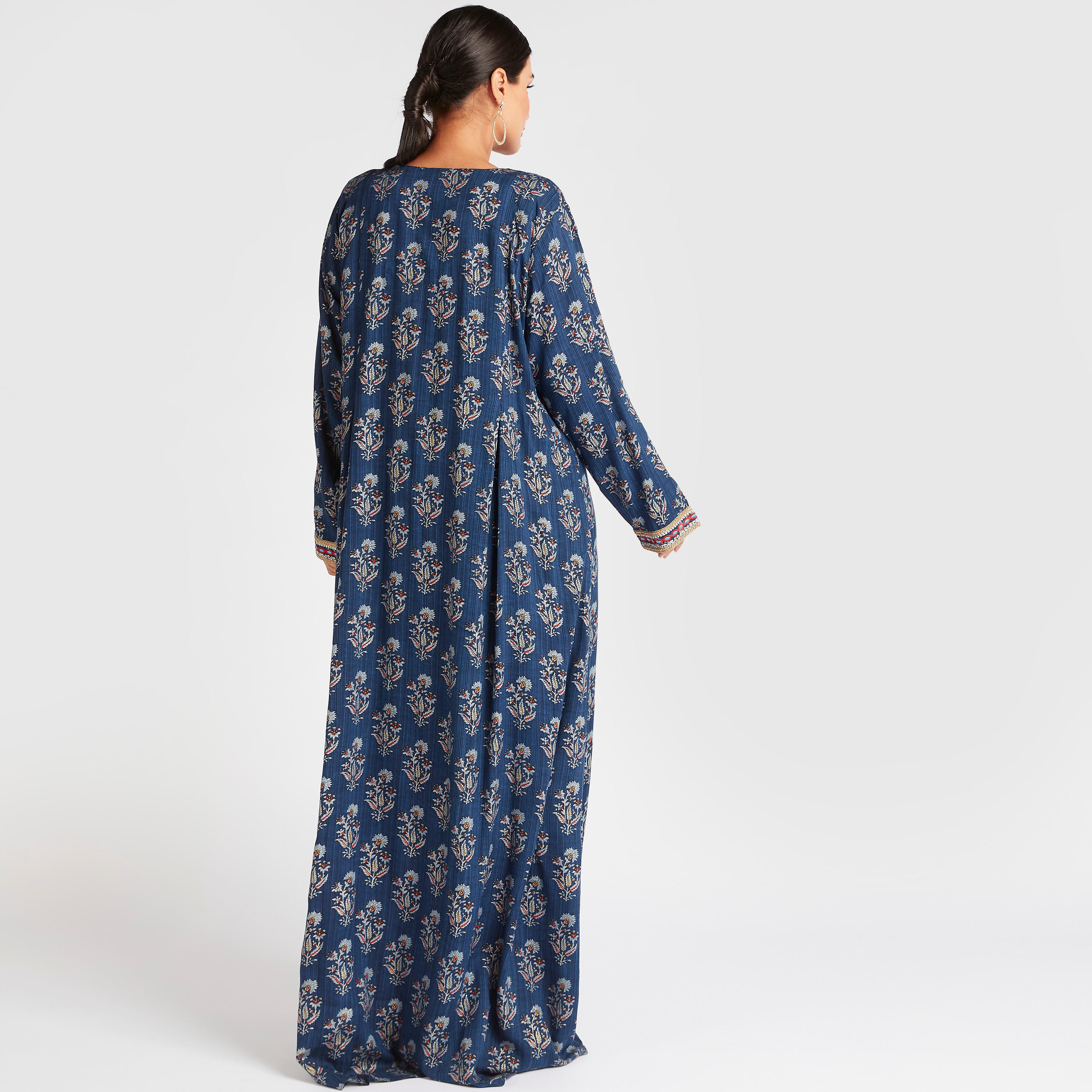 بلوزة بطبعات أزهار وياقة مطرزة بأكمام طويلة-women-arabicclothing-abayas-image-4