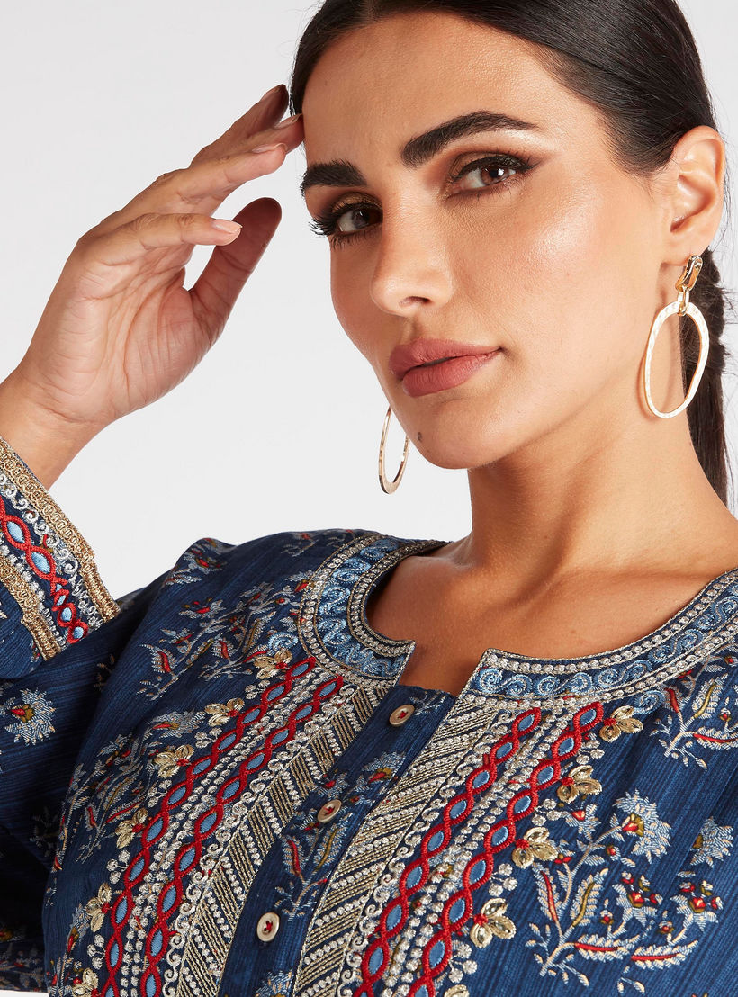 بلوزة بطبعات أزهار وياقة مطرزة بأكمام طويلة-women-arabicclothing-abayas-image-7
