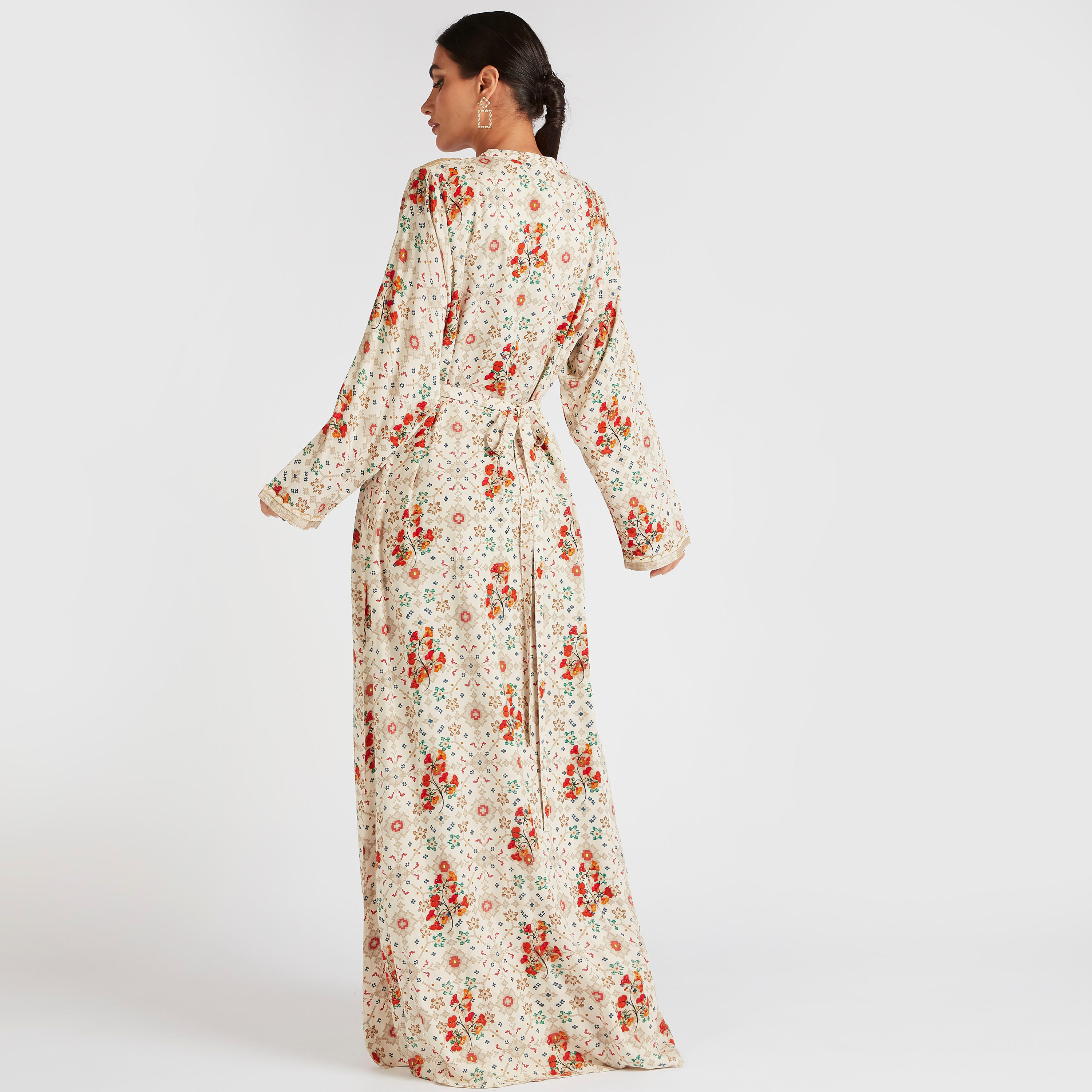 جلابية بتفاصيل منقوشة وطبعات-women-arabicclothing-abayas-image-4