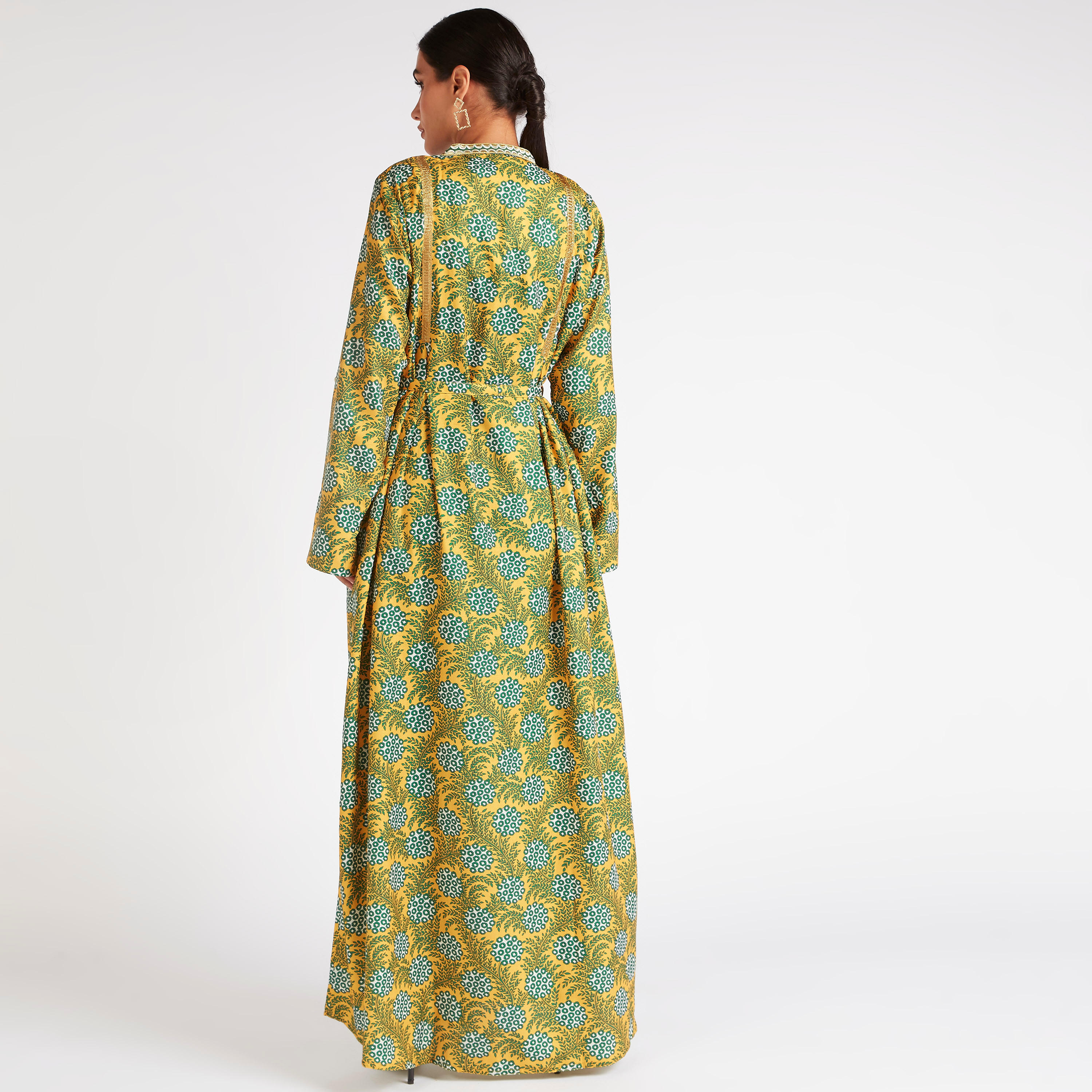 جلابية بطبعات وتفاصيل مطرزة وحزام ربط من عبايات-women-arabicclothing-abayas-image-4
