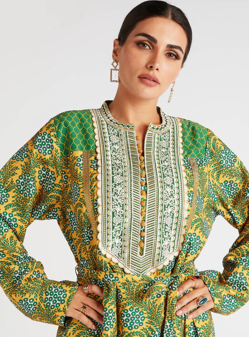 جلابية بطبعات وتفاصيل مطرزة وحزام ربط من عبايات-women-arabicclothing-abayas-image-5