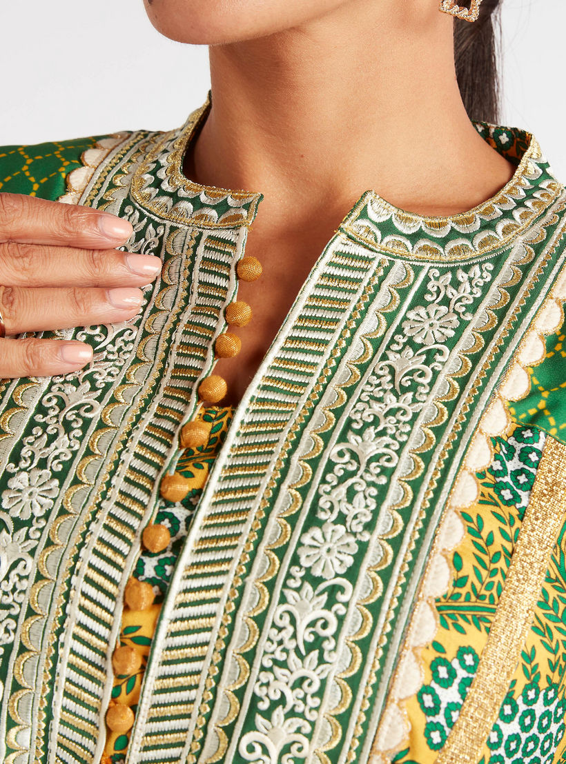 جلابية بطبعات وتفاصيل مطرزة وحزام ربط من عبايات-women-arabicclothing-abayas-image-6