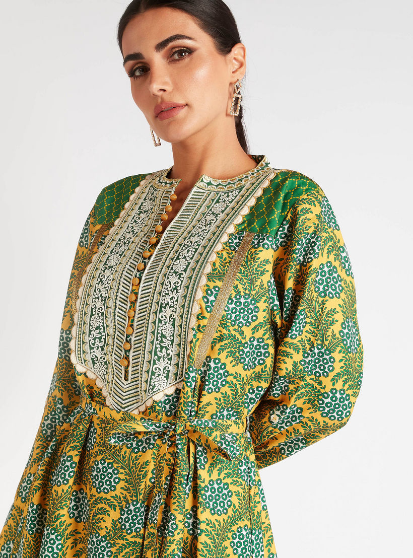 جلابية بطبعات وتفاصيل مطرزة وحزام ربط من عبايات-women-arabicclothing-abayas-image-7