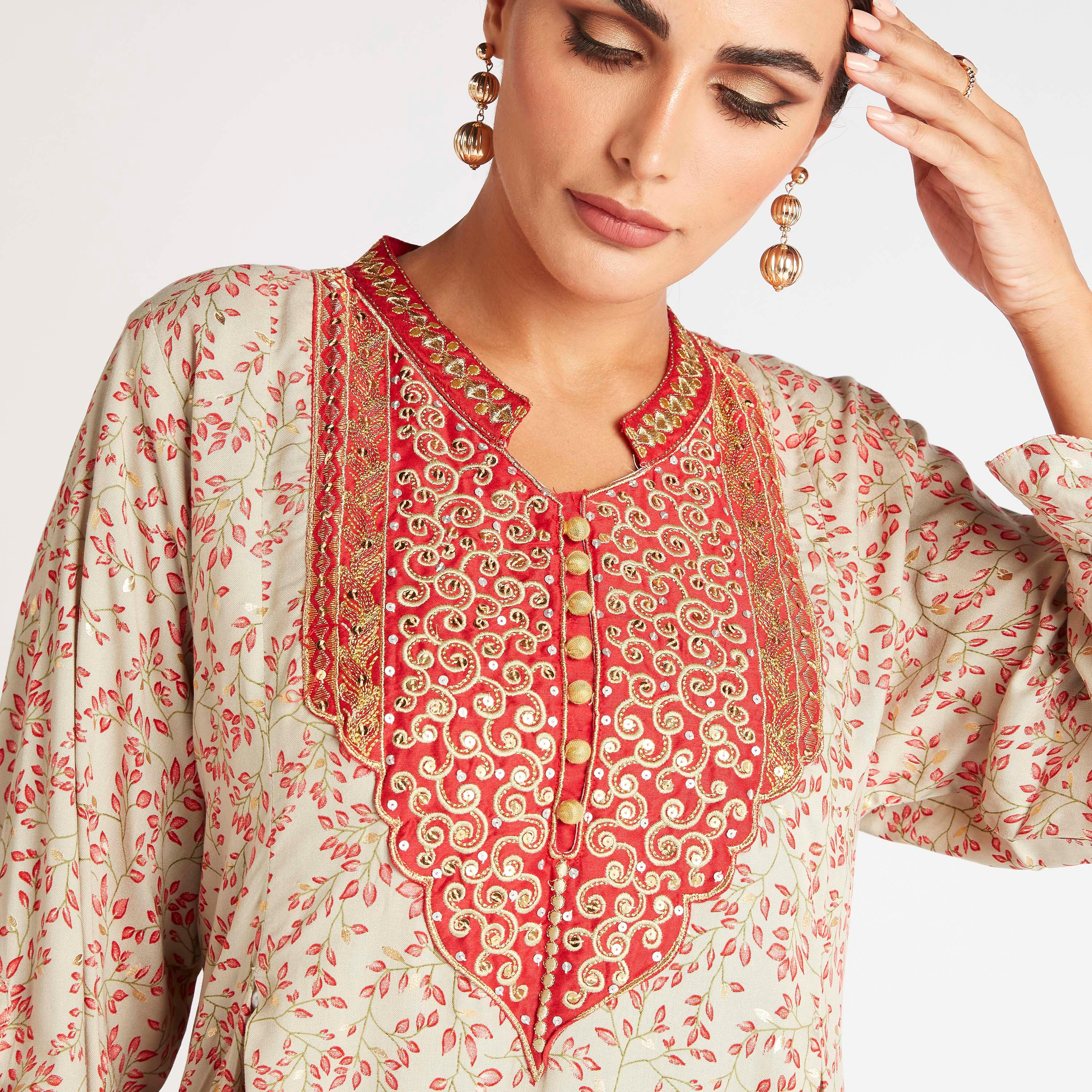 جلابية بطبعاتوتفاصيل مطرزة-women-arabicclothing-abayas-image-3