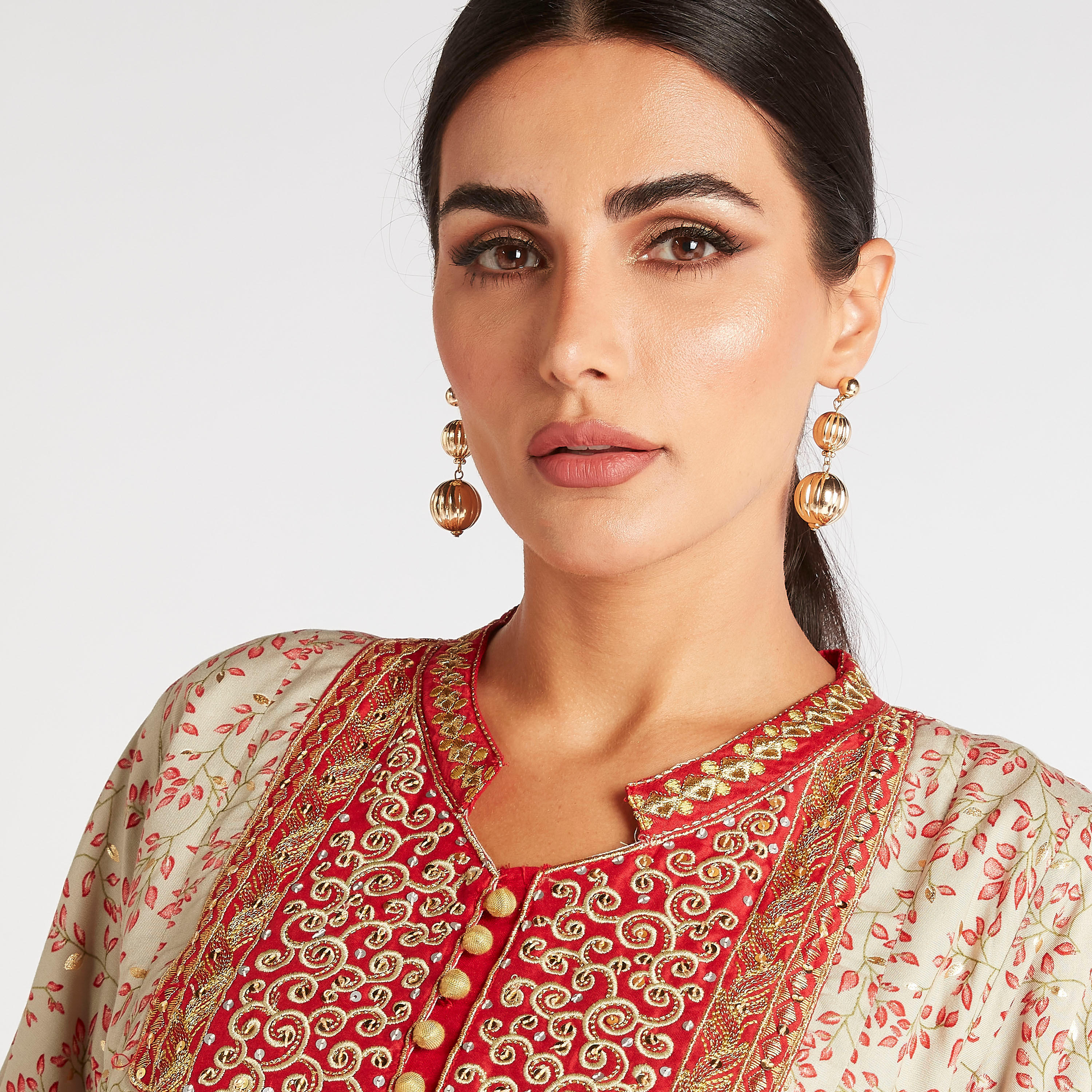 جلابية بطبعاتوتفاصيل مطرزة-women-arabicclothing-abayas-image-7