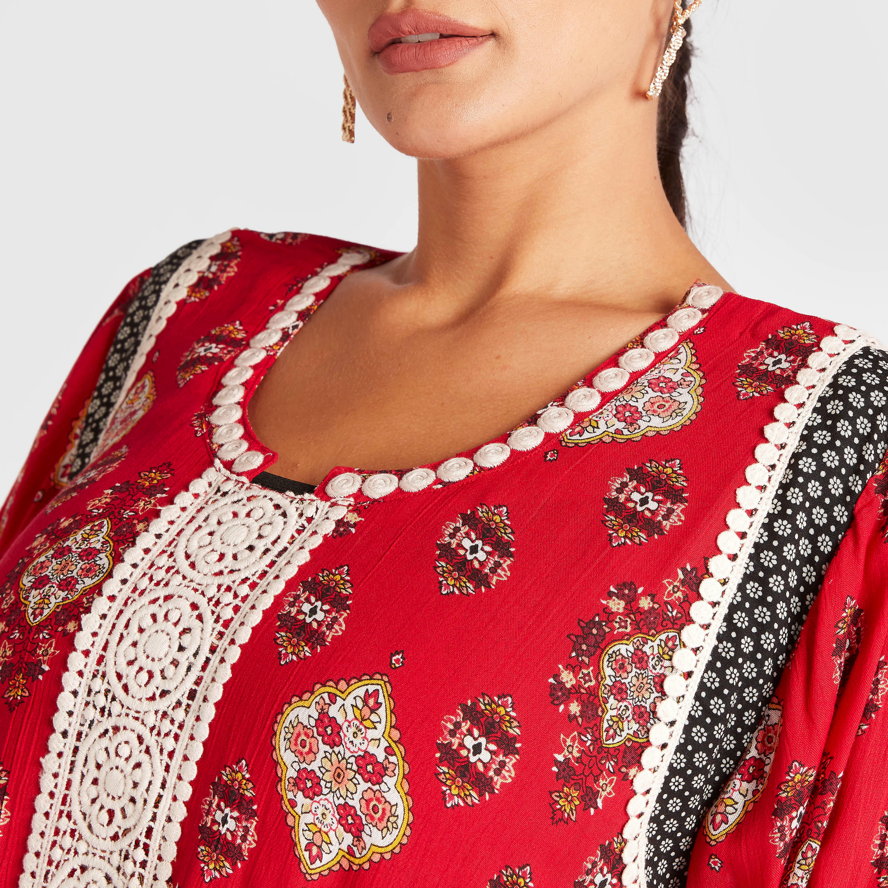 جلابية بنقشات زهوز وأطراف مكشكشة-women-arabicclothing-abayas-image-5