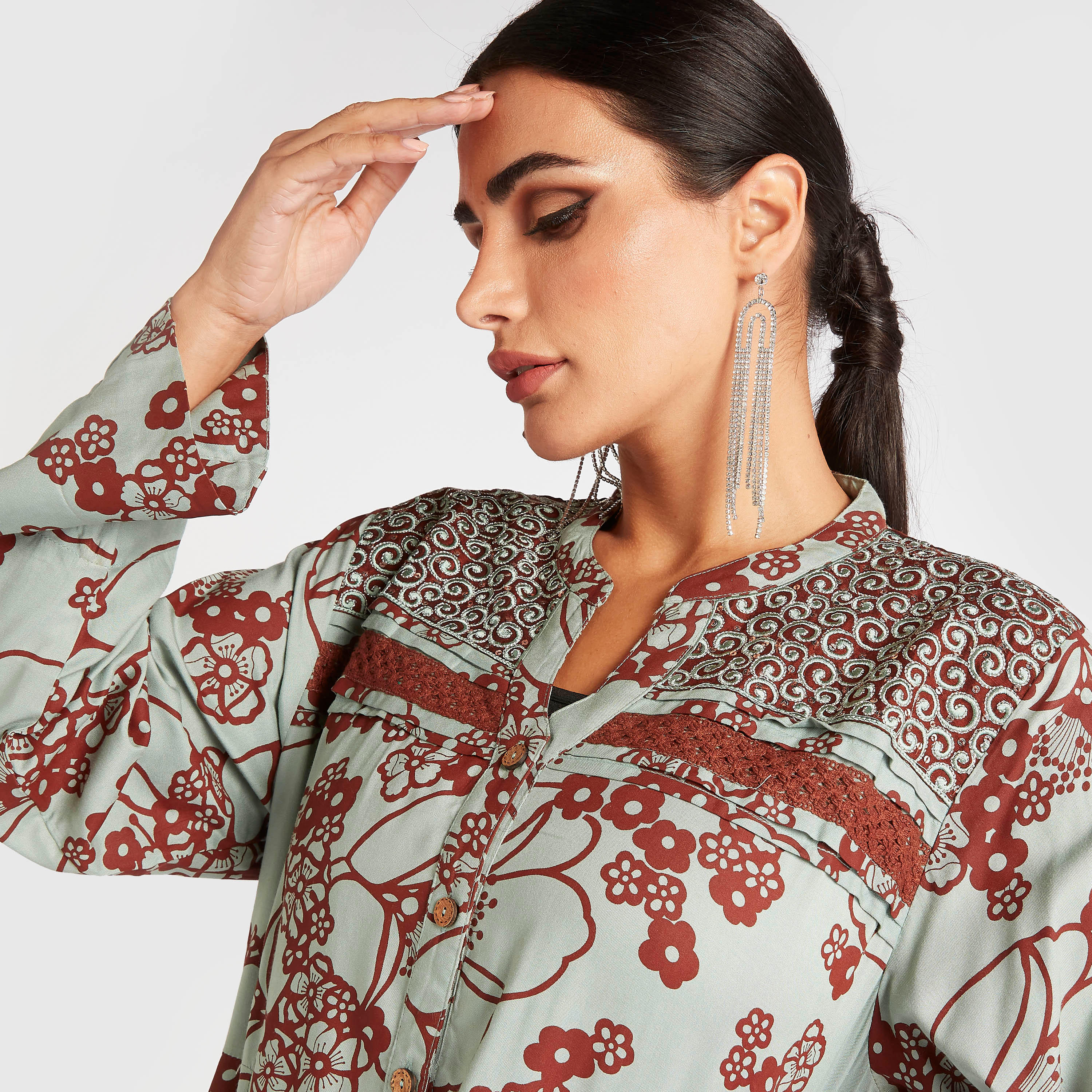 جلابية مطرزة بالزهور وطبعات أزهار-women-arabicclothing-abayas-image-3