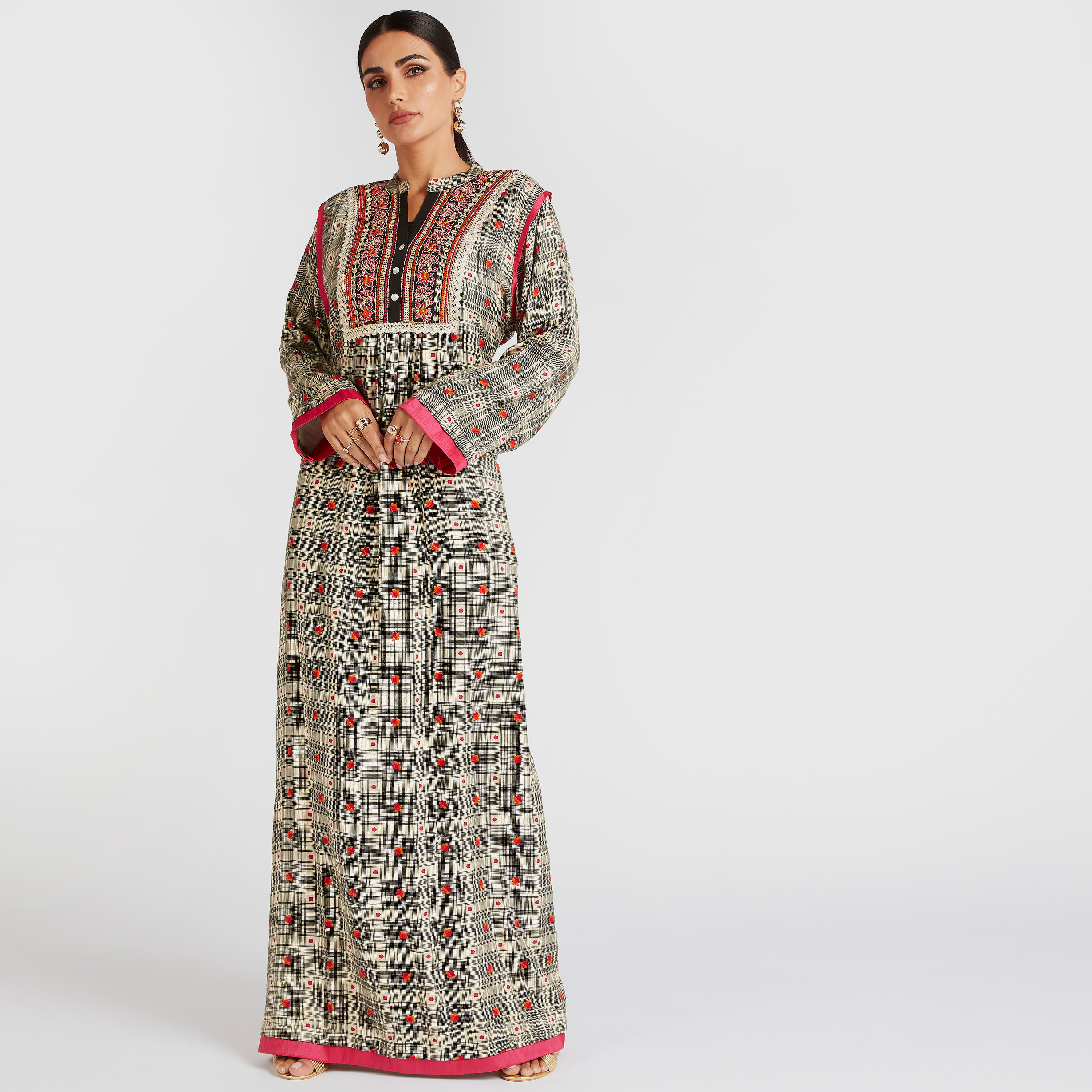جلابية ترتان منقوشة بياقة مطرزة-women-arabicclothing-abayas-image-1