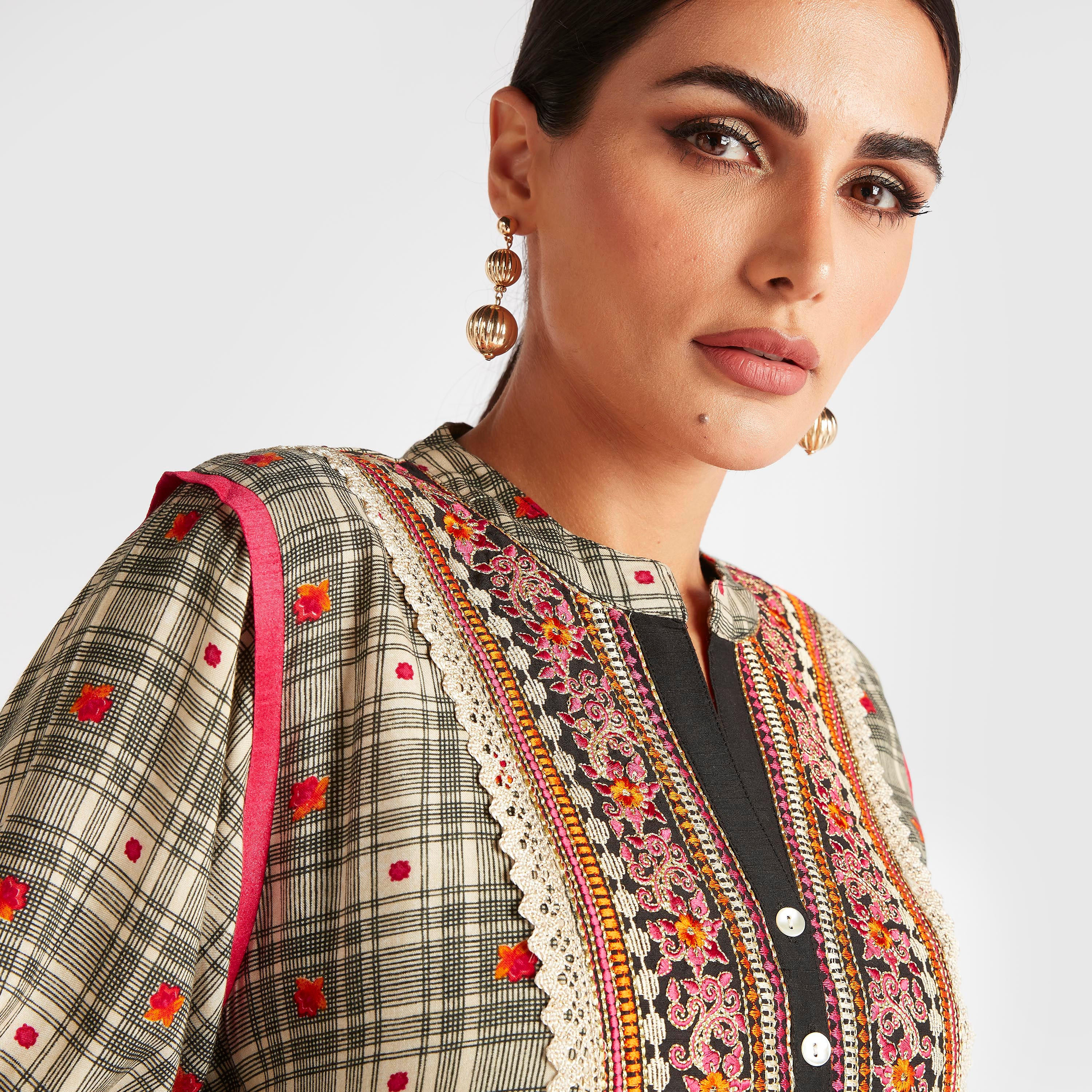 جلابية ترتان منقوشة بياقة مطرزة-women-arabicclothing-abayas-image-3
