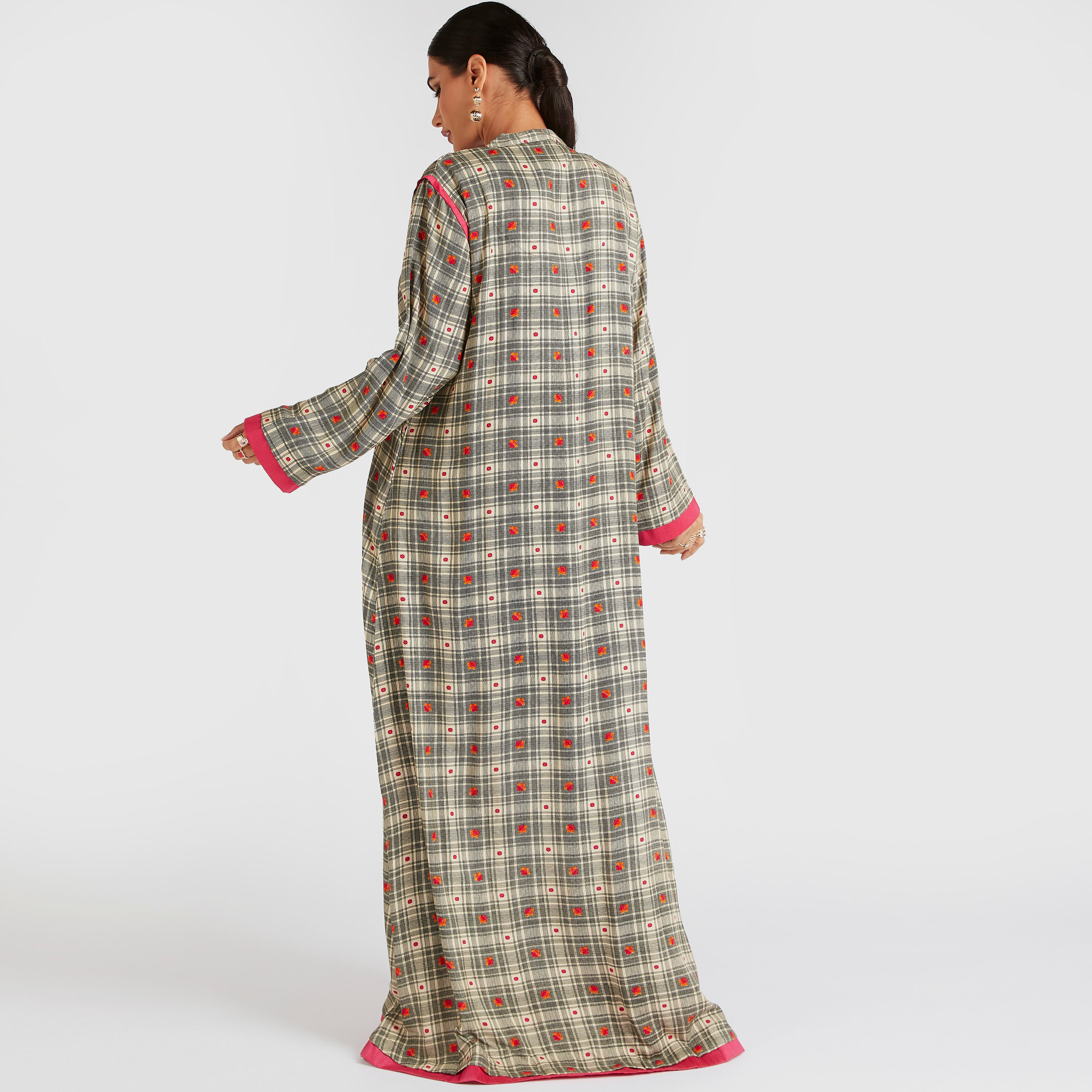 جلابية ترتان منقوشة بياقة مطرزة-women-arabicclothing-abayas-image-4