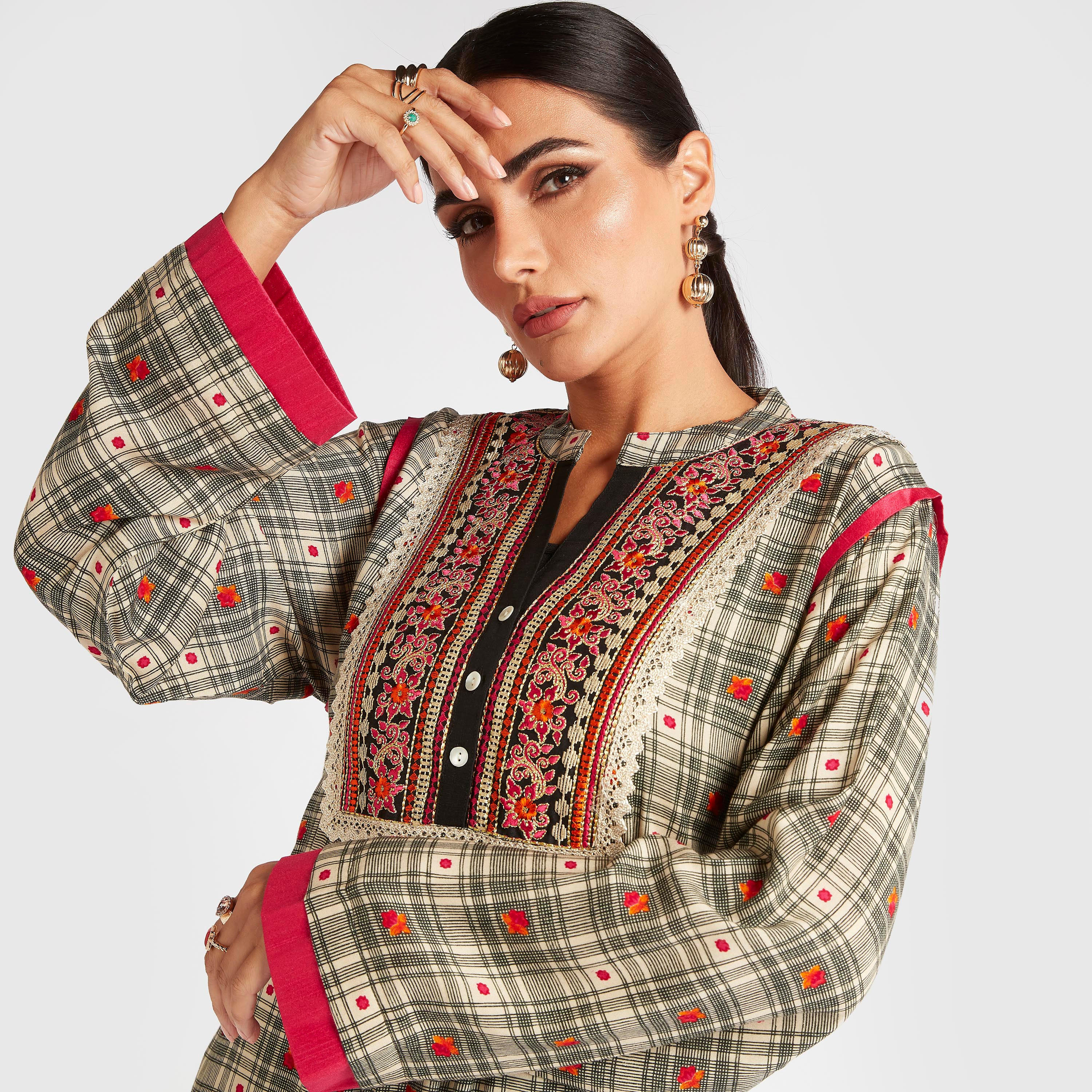 جلابية ترتان منقوشة بياقة مطرزة-women-arabicclothing-abayas-image-6