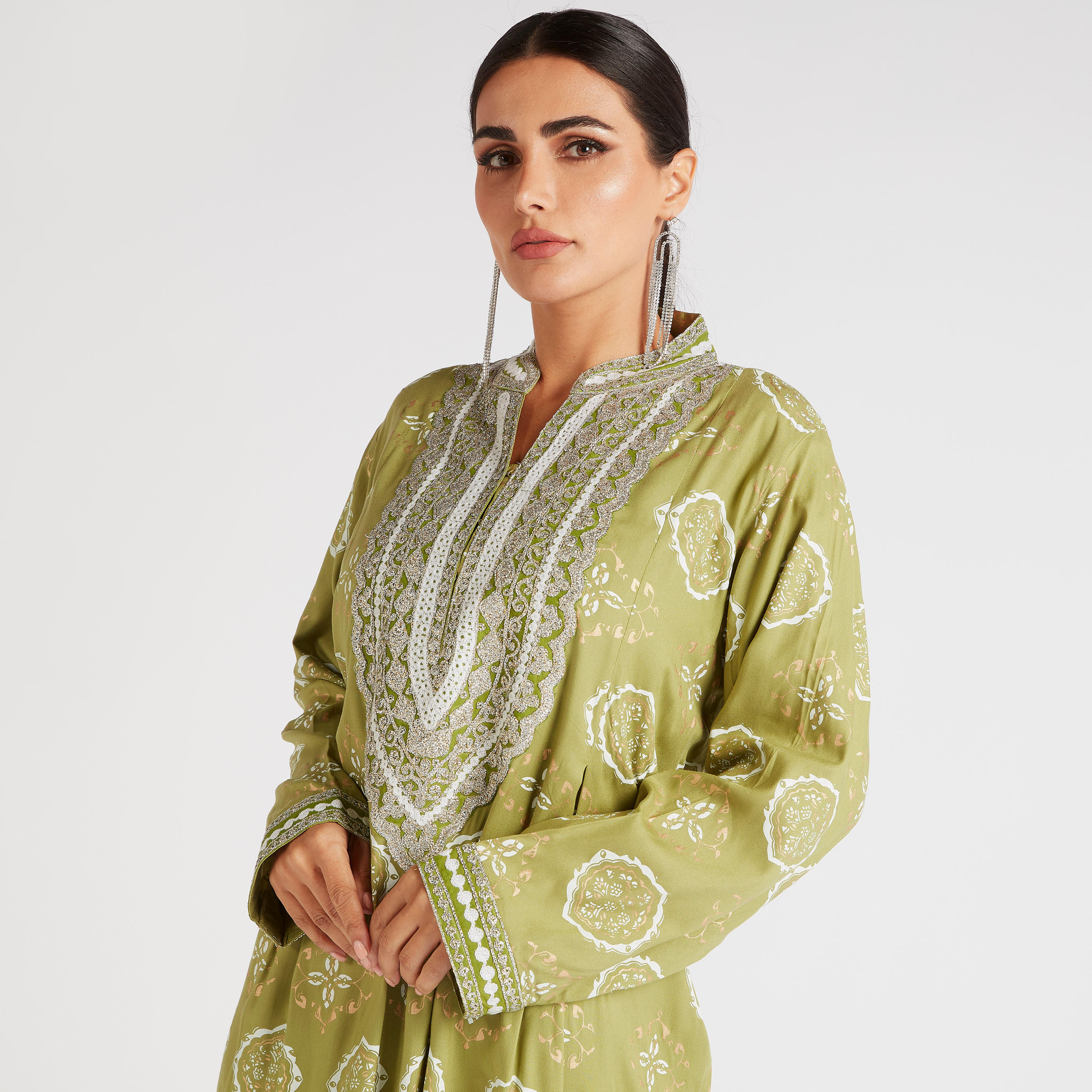 جلابية منقوشة بياقة مطرزة-women-arabicclothing-abayas-image-1