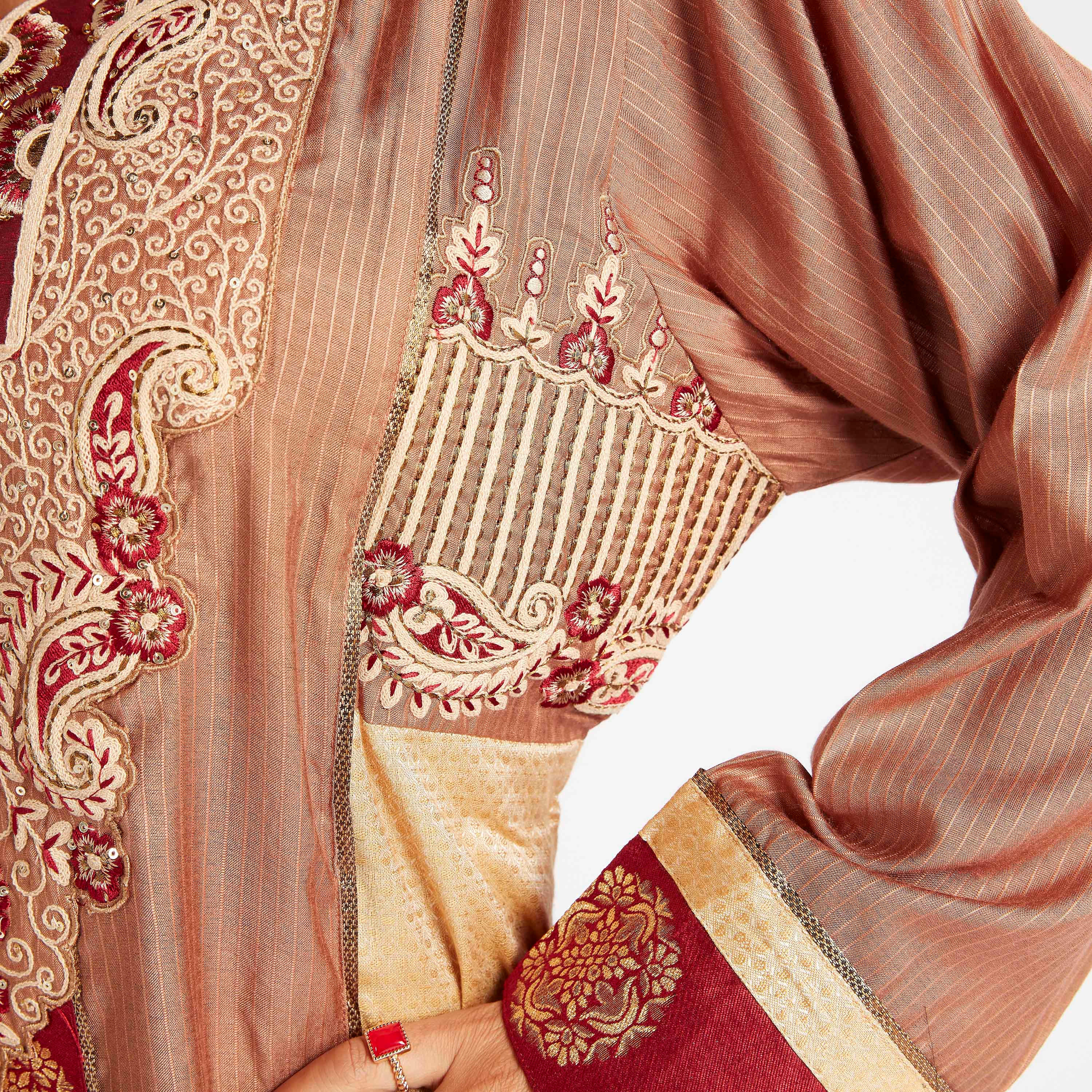 جلابية مخطّطة مع يوكي مطرز من هارليكوين-women-arabicclothing-abayas-image-7