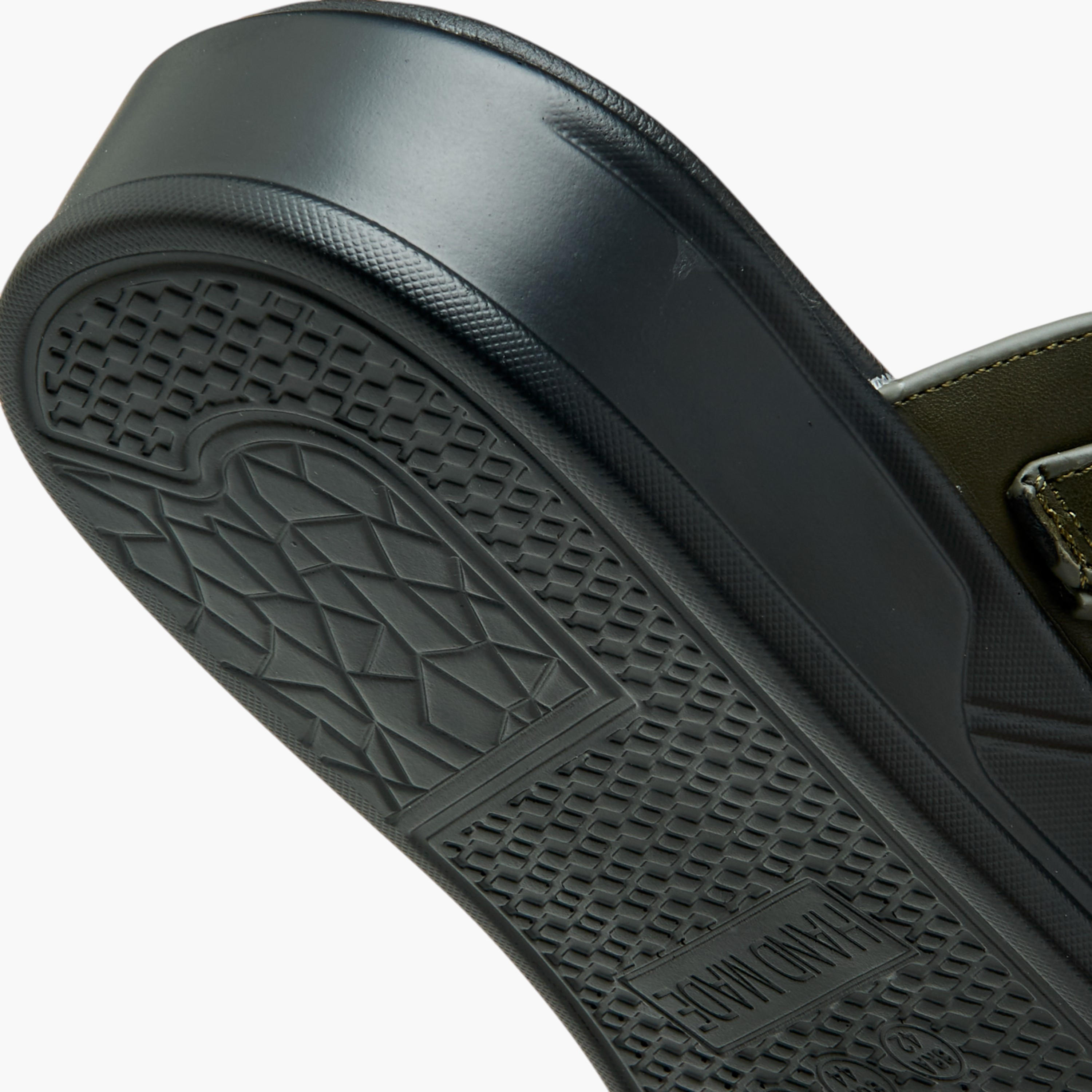 صندل عربي سهل الارتداء بارز الملمس بإصبع من إل أو إل من شو إكسبريس-men-shoes-sandals-image-6