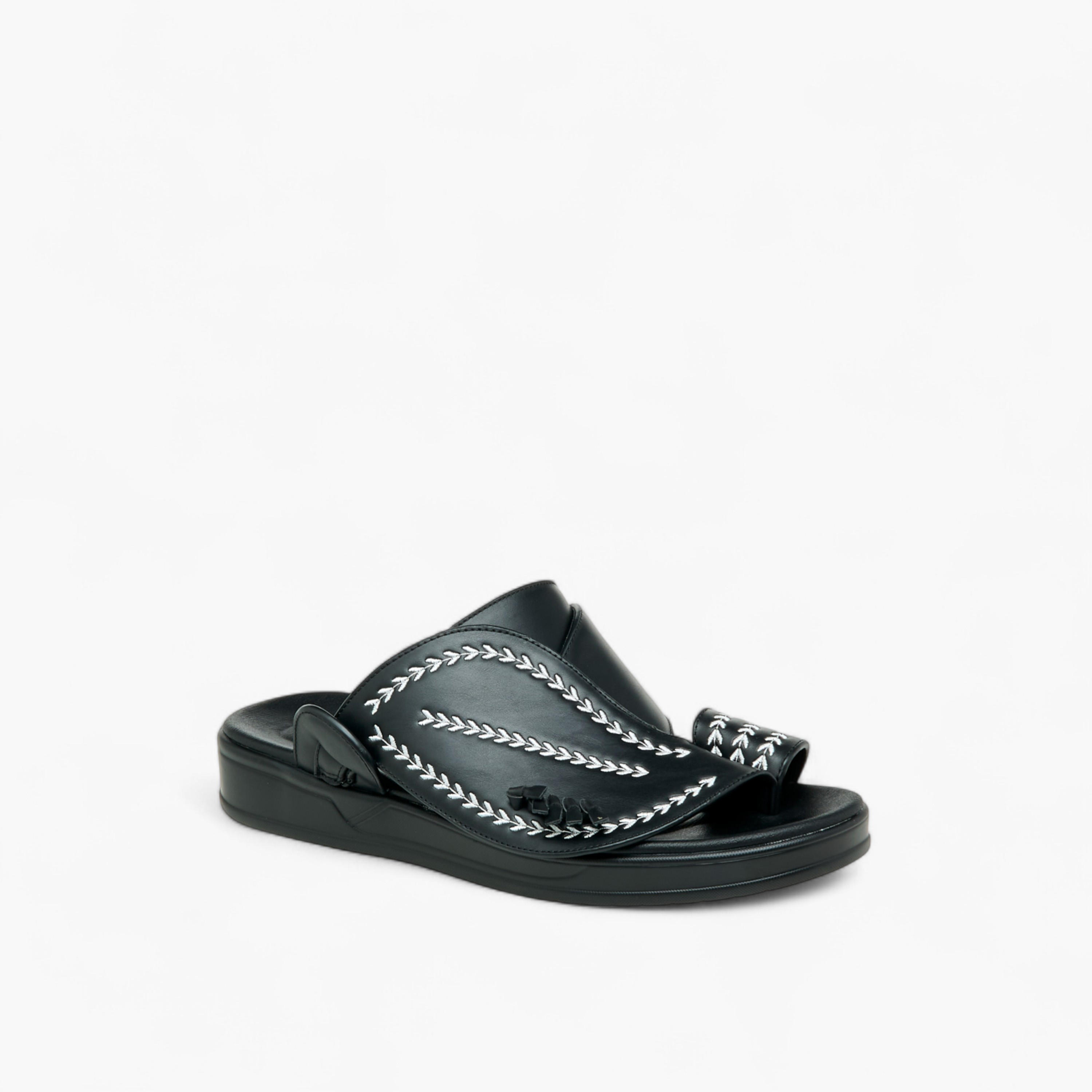 صندل عربي سهل الارتداء مطرز بإصبع من إل أو إل من شو إكسبريس-men-shoes-sandals-image-2