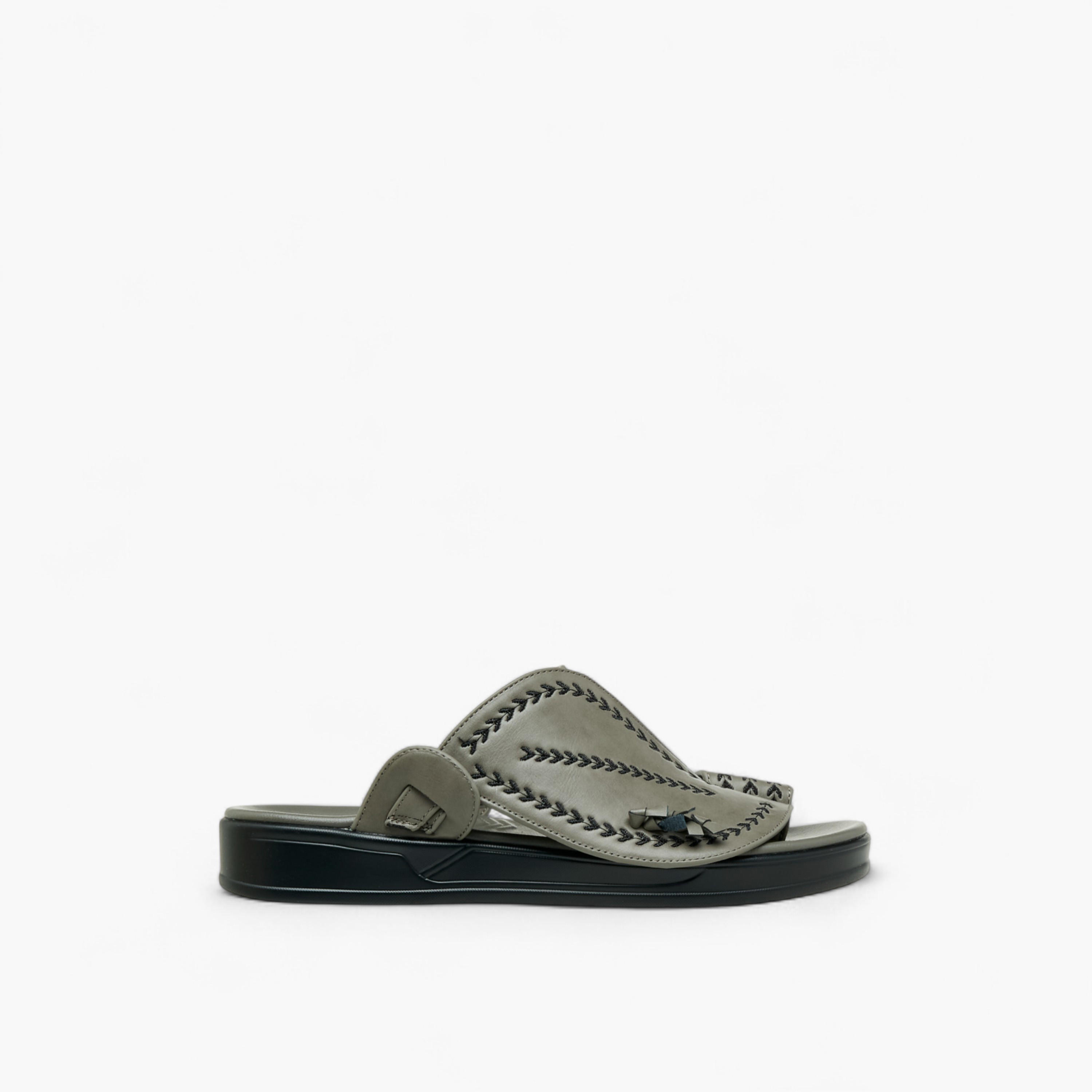 صندل عربي سهل الارتداء مطرز بإصبع من إل أو إل من شو إكسبريس-men-shoes-sandals-image-3