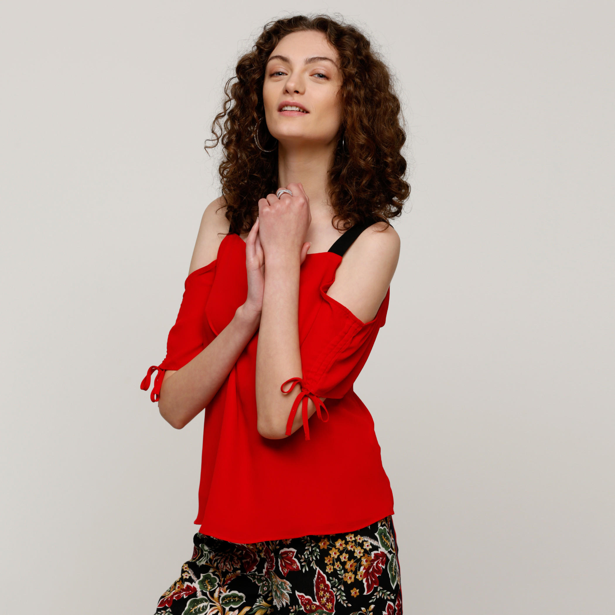 بلوزة بأكتاف مكشوفة ورباط مع مشبك إغلاق ناعم-women-clothing-shirtsandblouses-blouses-image-1