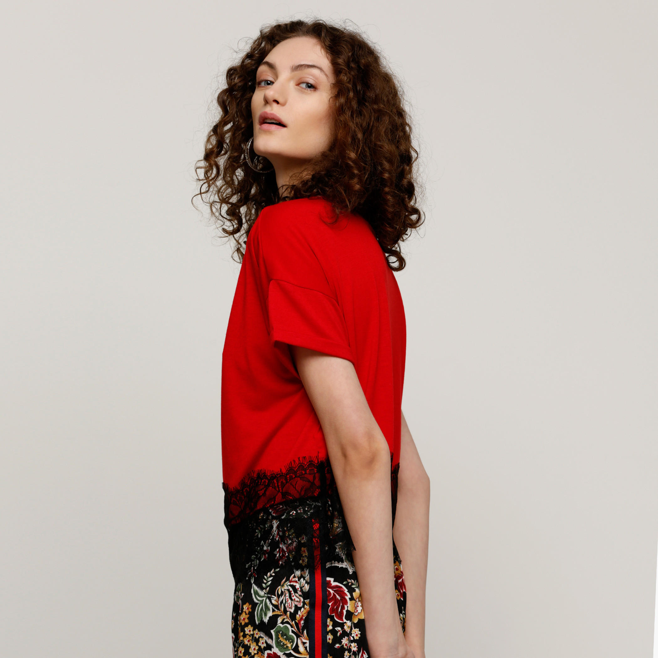بلوزة بياقة مستديرة مع تفاصيل دانتيل-women-clothing-shirtsandblouses-blouses-image-3