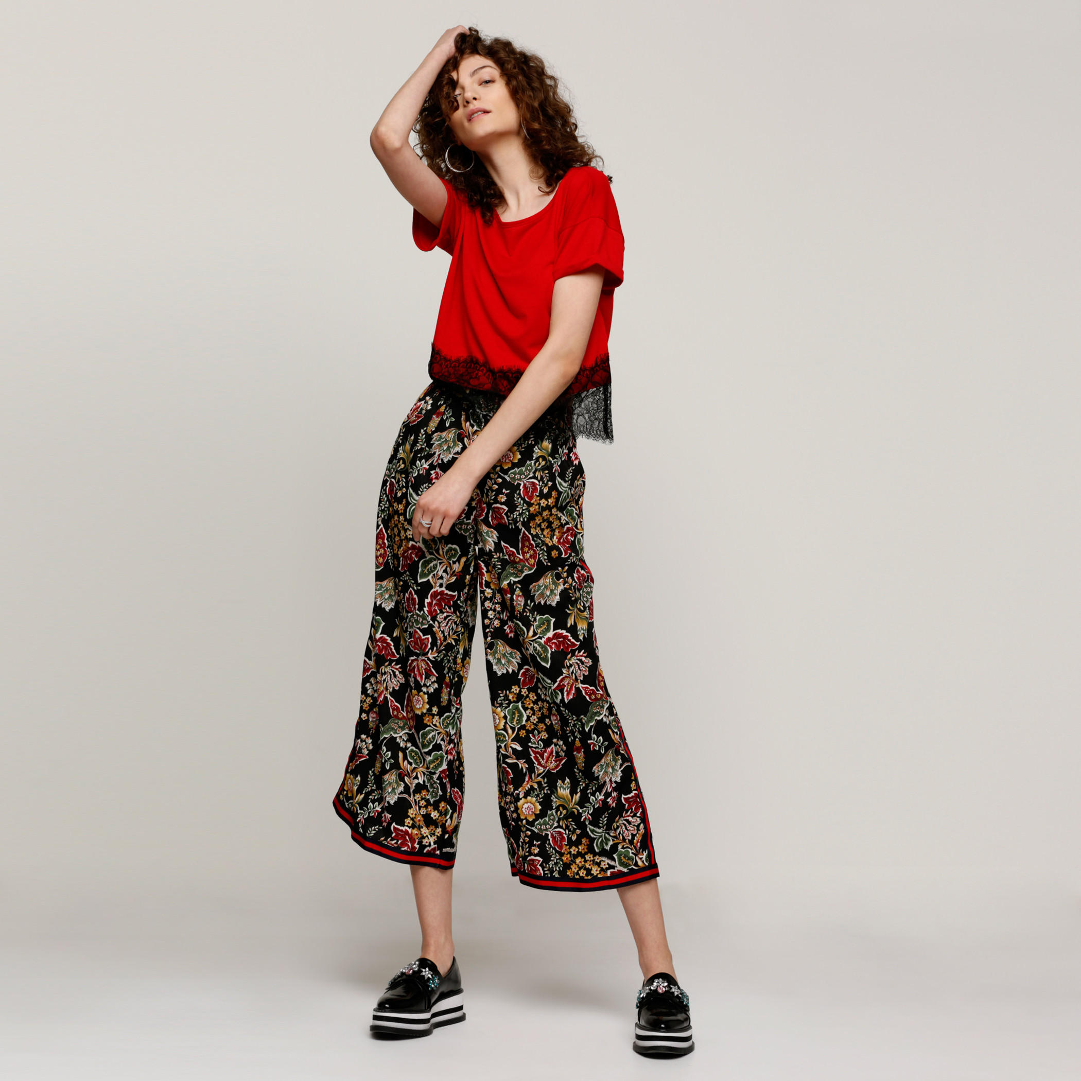 بلوزة بياقة مستديرة مع تفاصيل دانتيل-women-clothing-shirtsandblouses-blouses-image-1