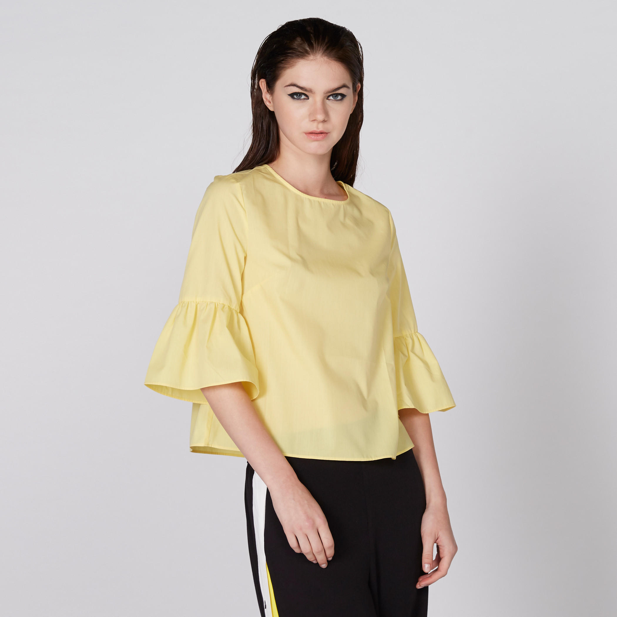 بلوزة بياقة مستديرة وأكمام 3/4 مع تفاصيل كشكش-women-clothing-shirtsandblouses-blouses-image-1