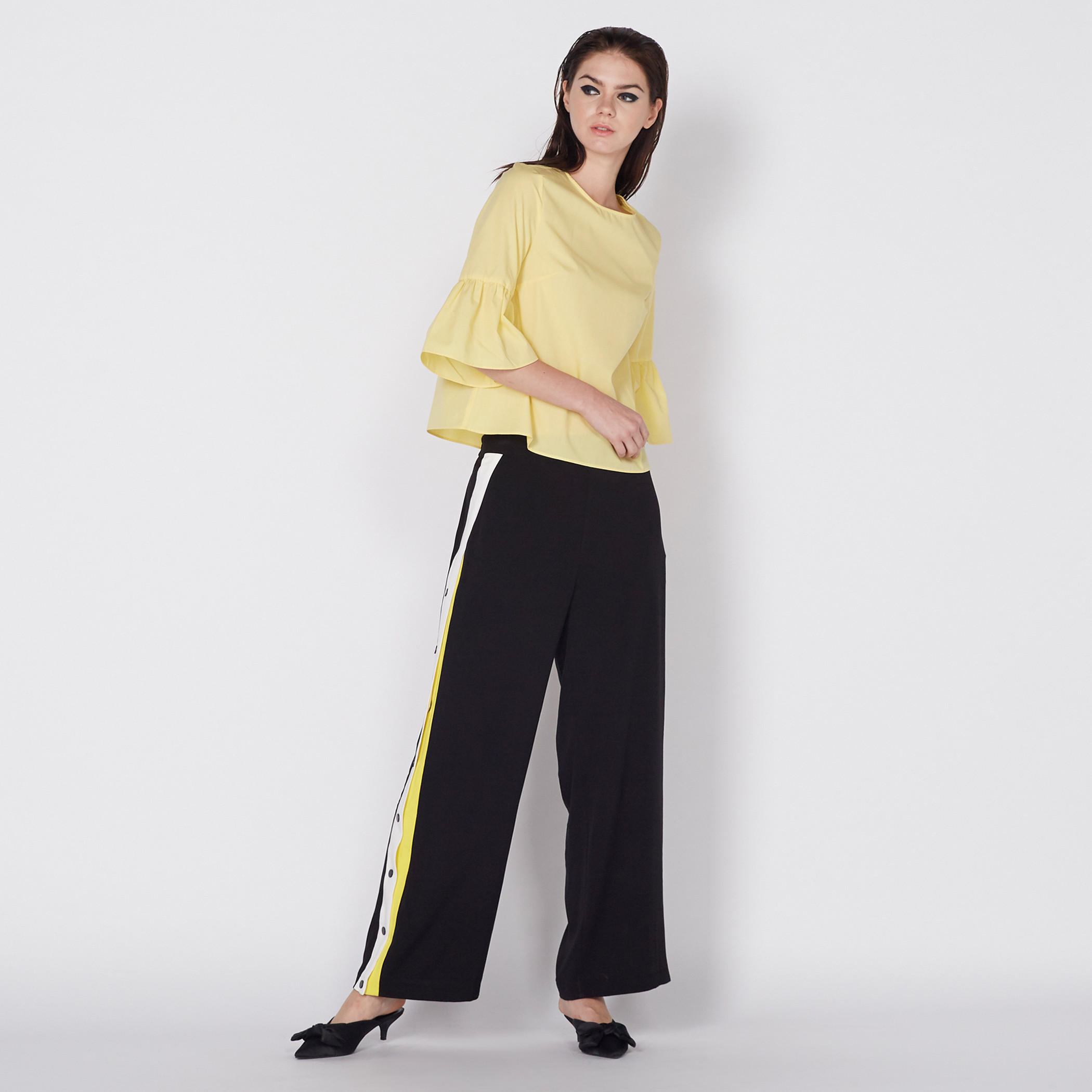 بلوزة بياقة مستديرة وأكمام 3/4 مع تفاصيل كشكش-women-clothing-shirtsandblouses-blouses-image-2