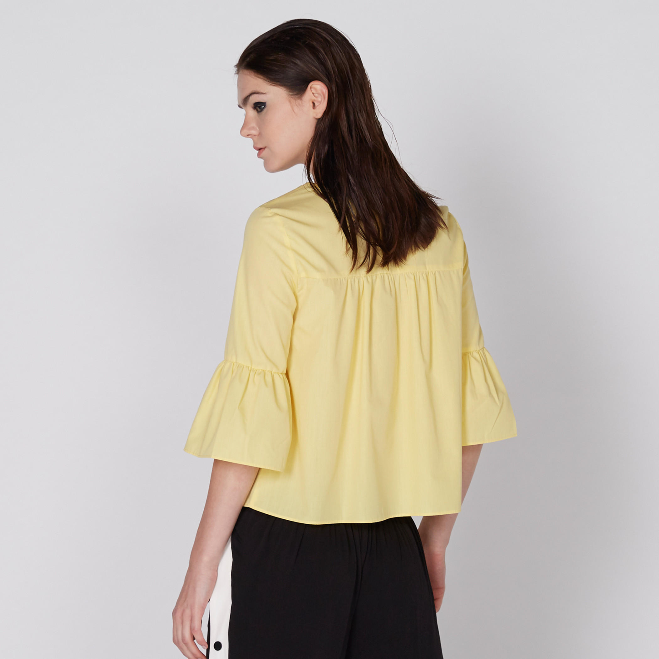بلوزة بياقة مستديرة وأكمام 3/4 مع تفاصيل كشكش-women-clothing-shirtsandblouses-blouses-image-4