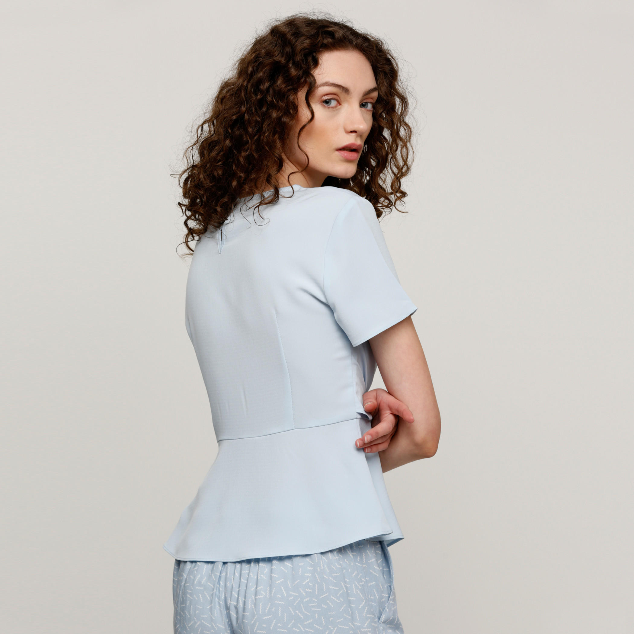 بلوزة بياقة مستديرة وأكمام قصيرة-women-clothing-shirtsandblouses-blouses-image-4